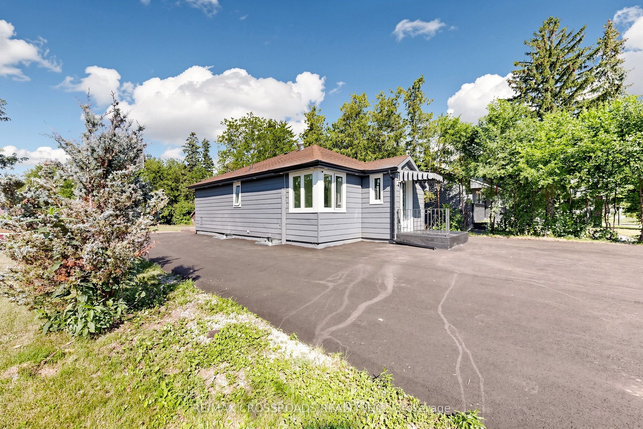 1496 Simcoe Street N