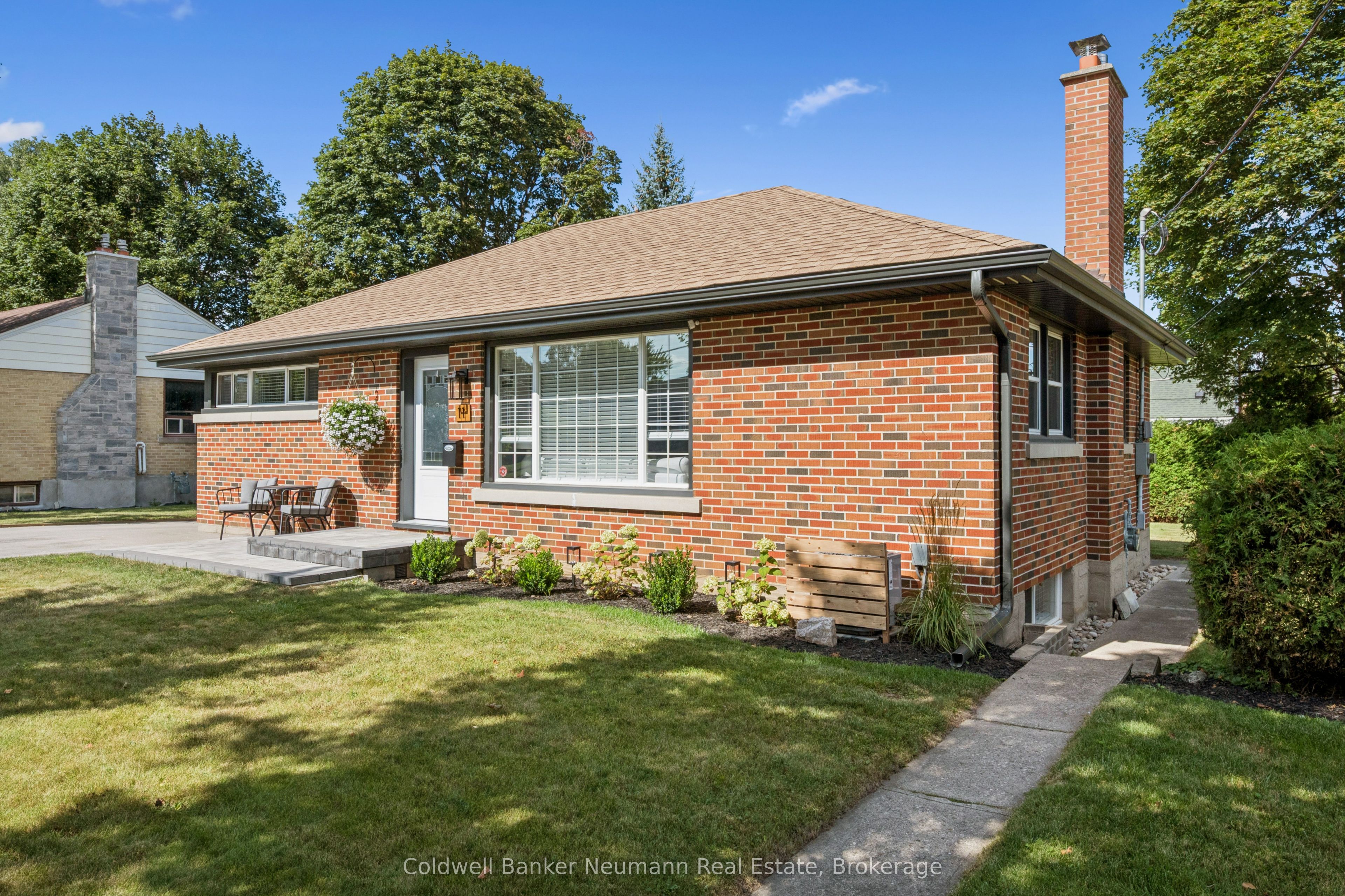 11 WESTERN Avenue