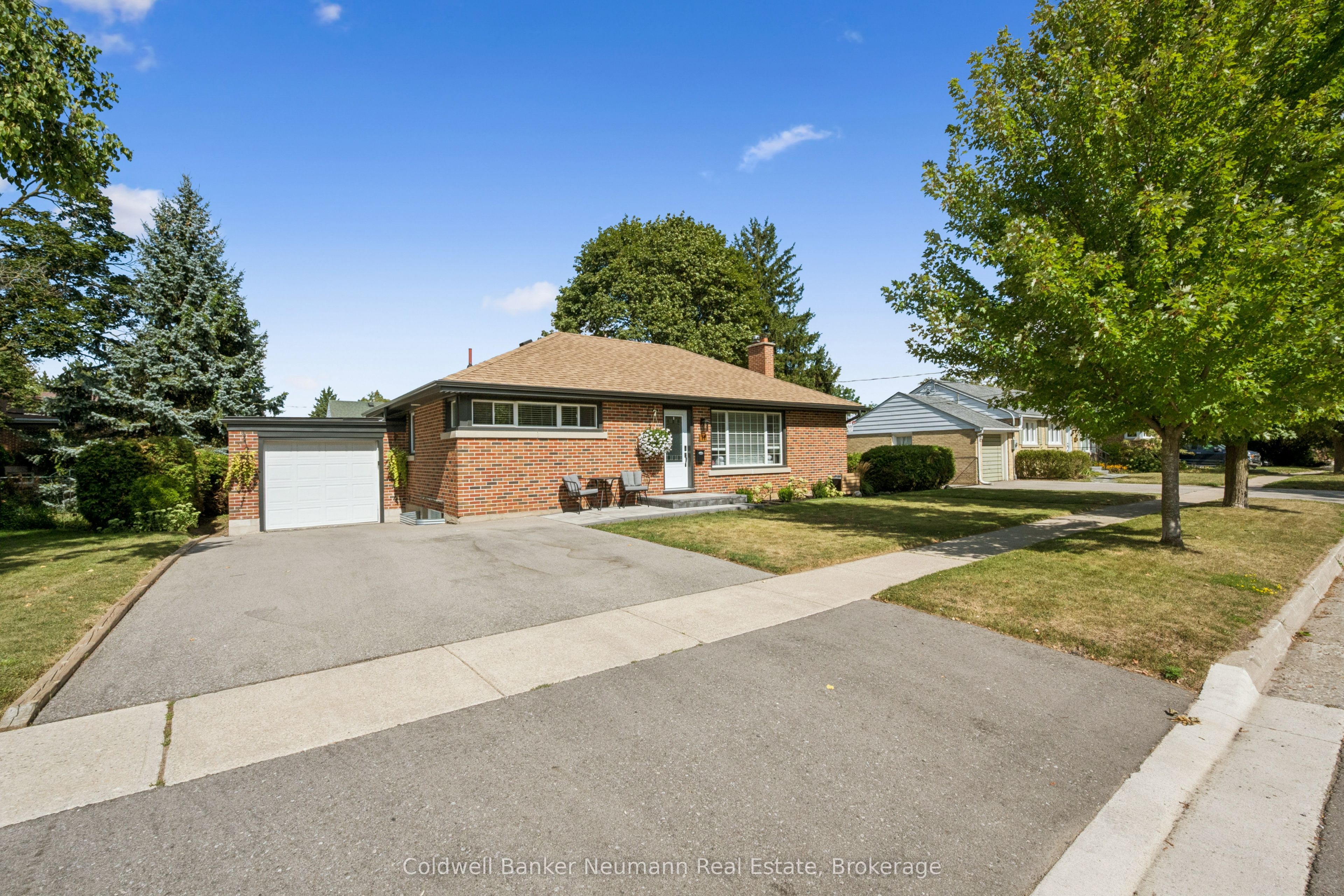 11 WESTERN Avenue