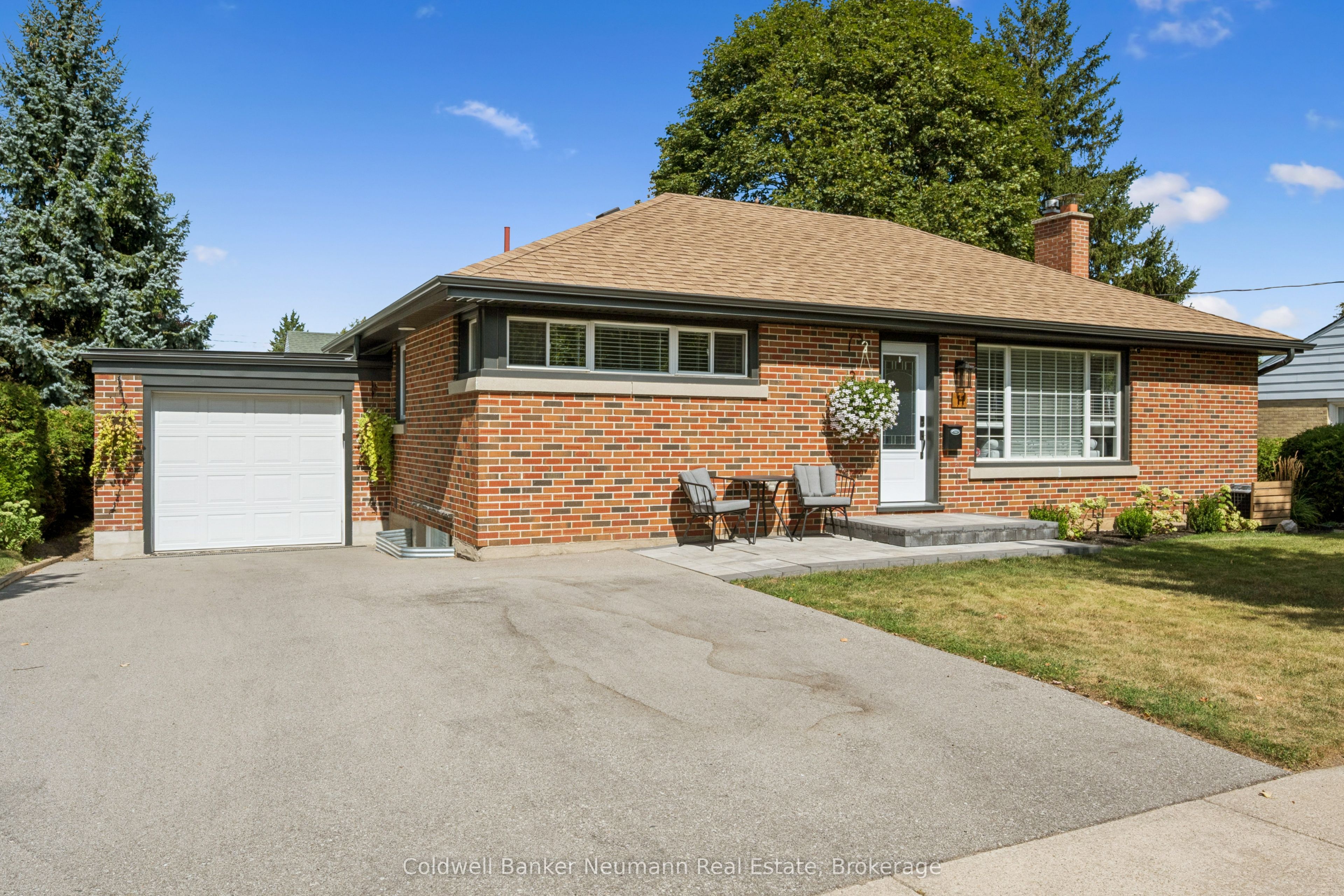 11 WESTERN Avenue