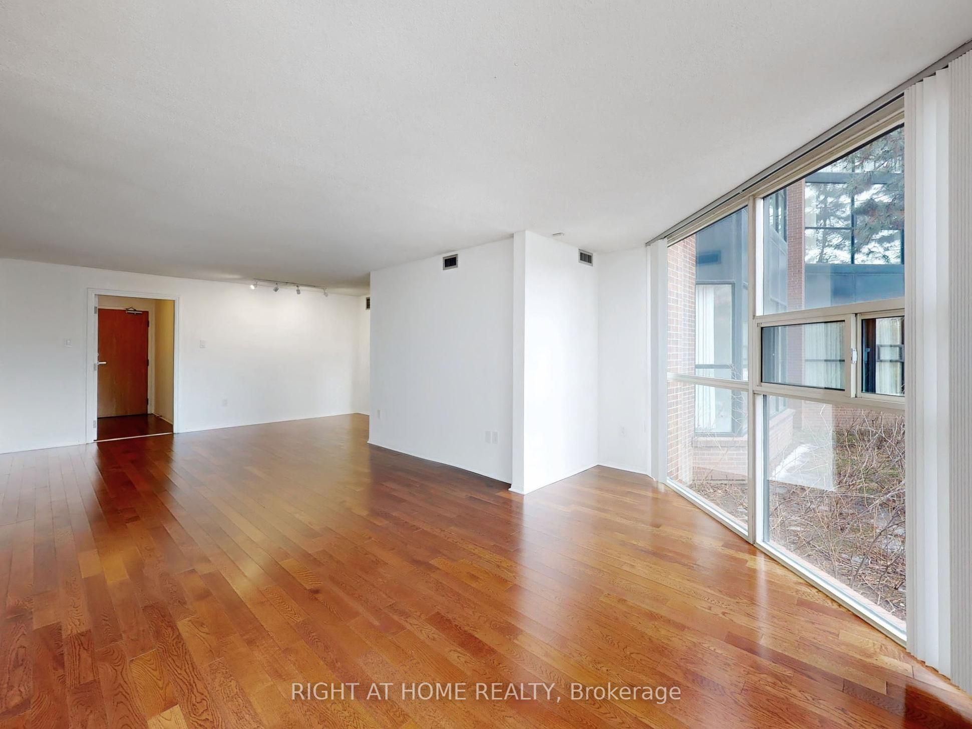 701 King Street W 107