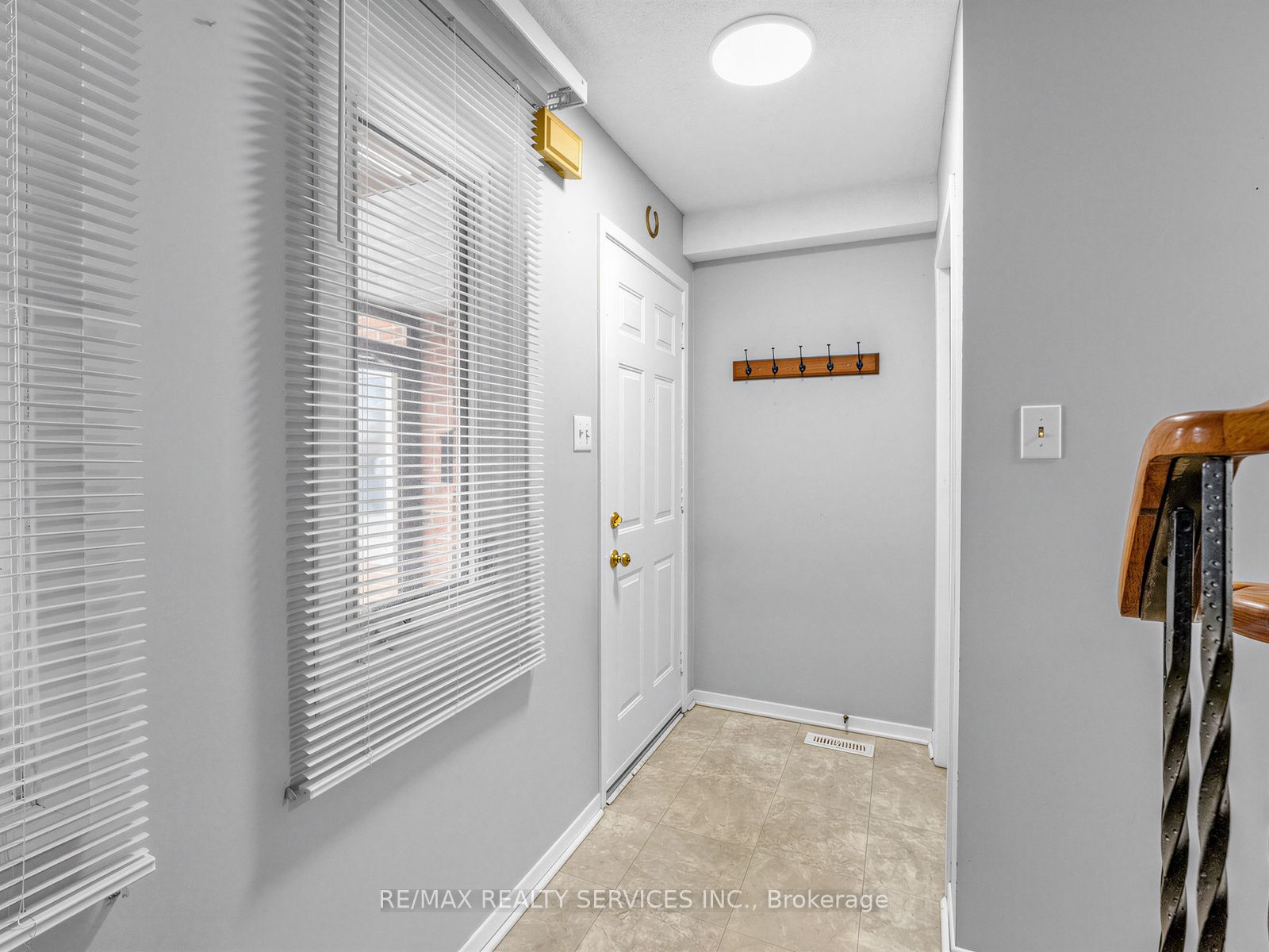 32 Helios Place