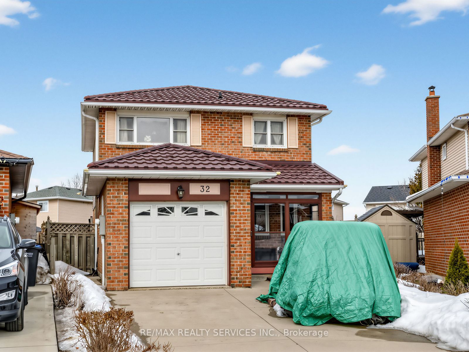 32 Helios Place