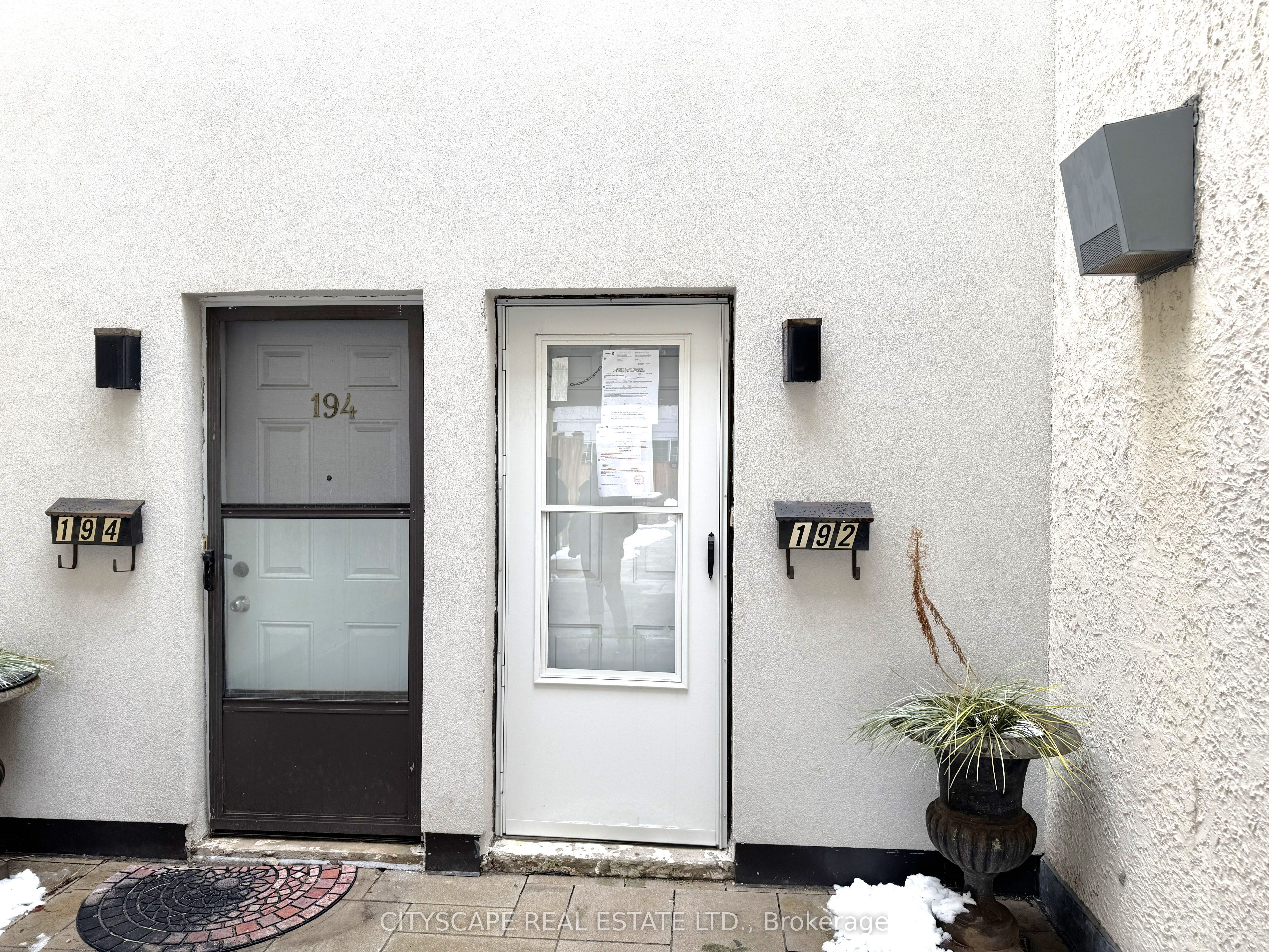 1055 Dundas Street E 192