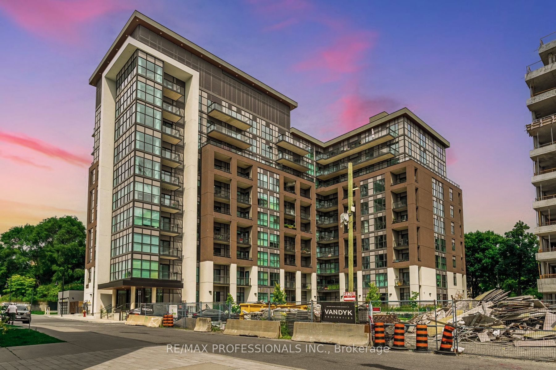 25 Neighbourhood Lane 906