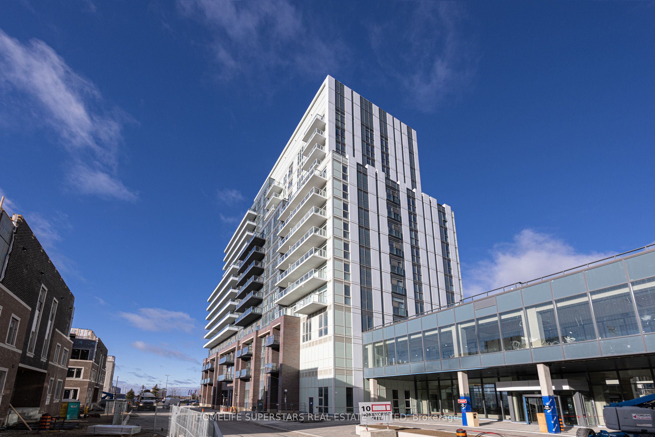 10 Honeycrisp Crescent 207