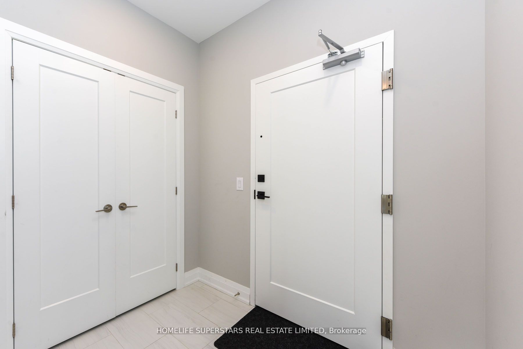 71 WYNDHAM Street S 403