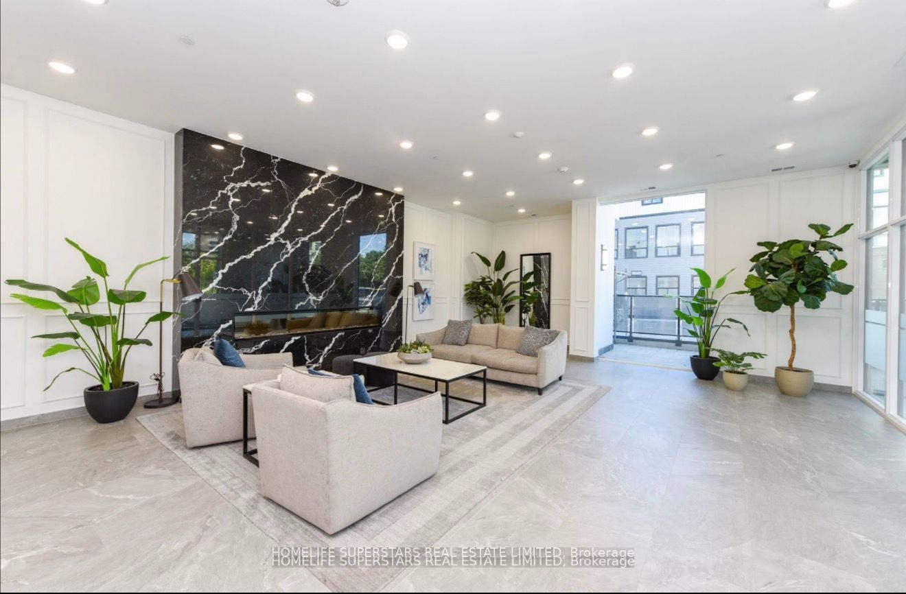71 WYNDHAM Street S 403