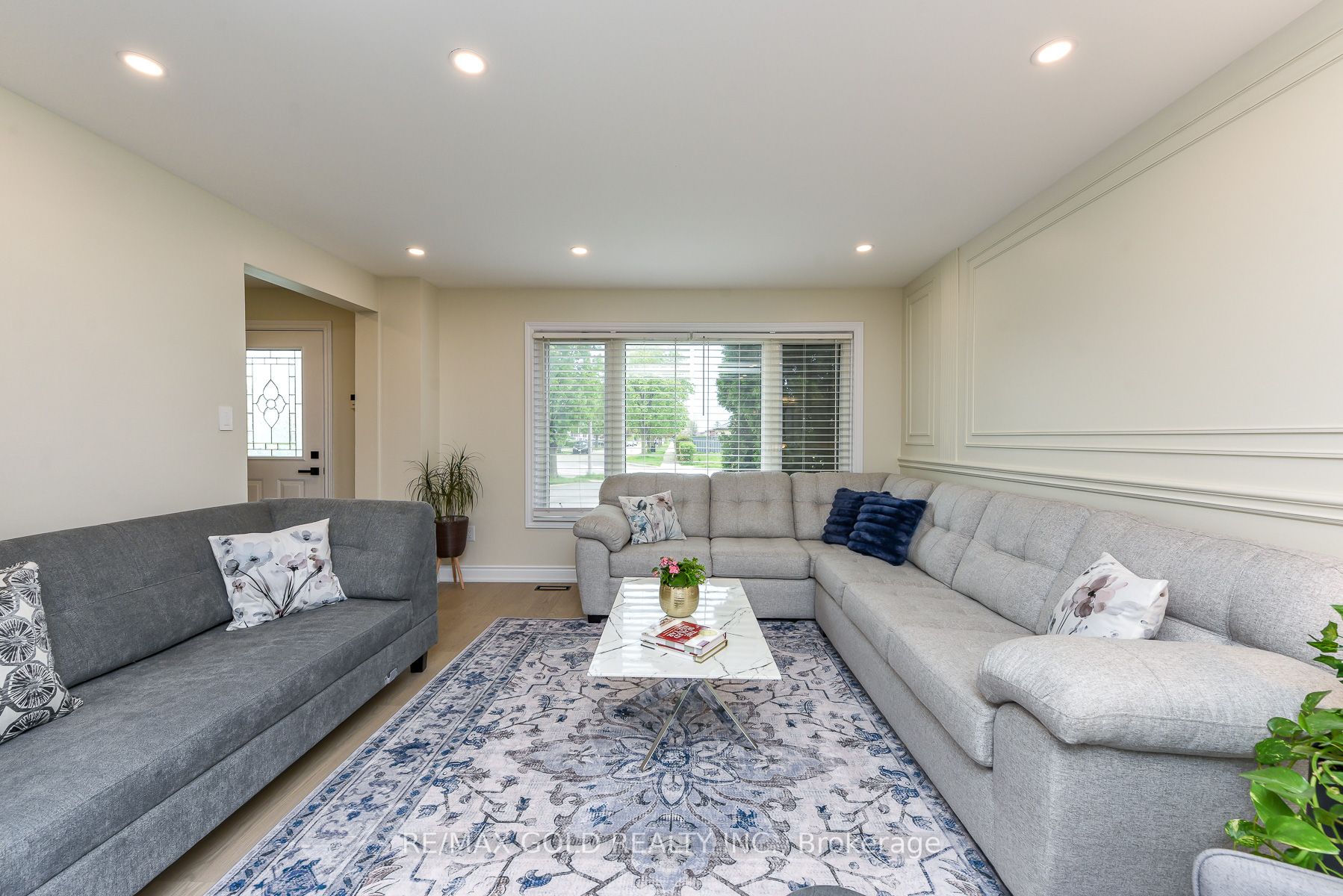 7595 Wrenwood Crescent
