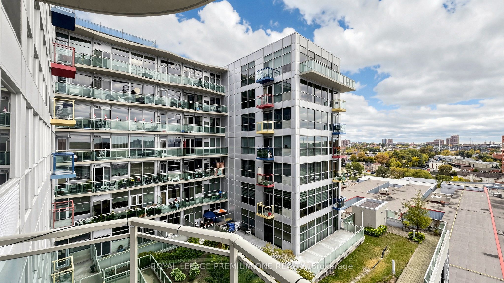 1600 Keele Street 824