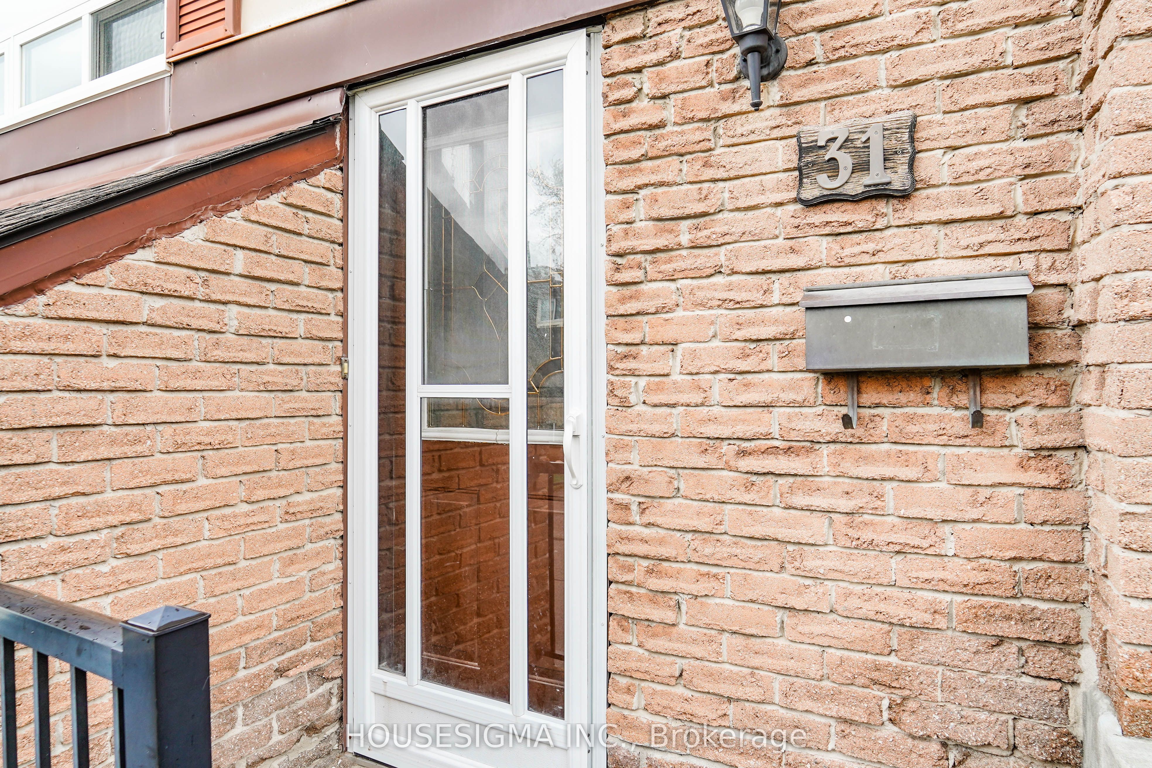 321 Blackthorn Street 31