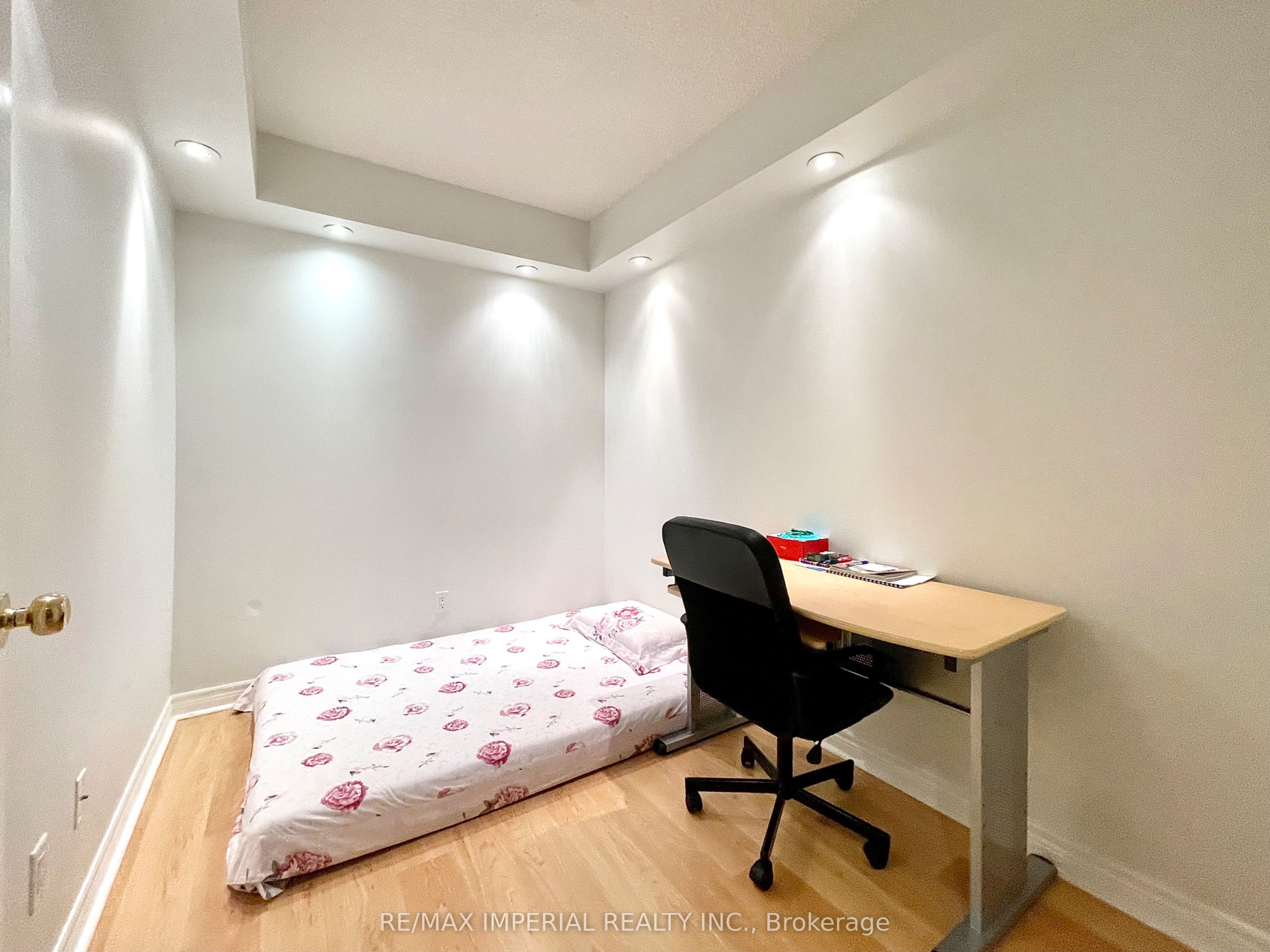 38 WILLIAM CARSON Crescent 223