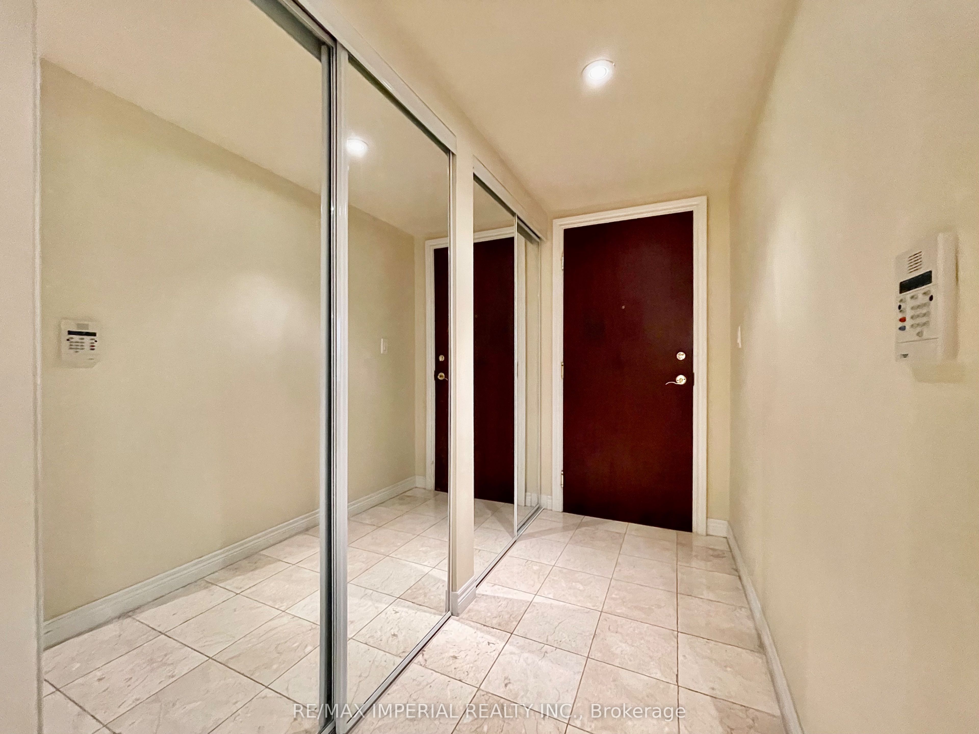 38 WILLIAM CARSON Crescent 223