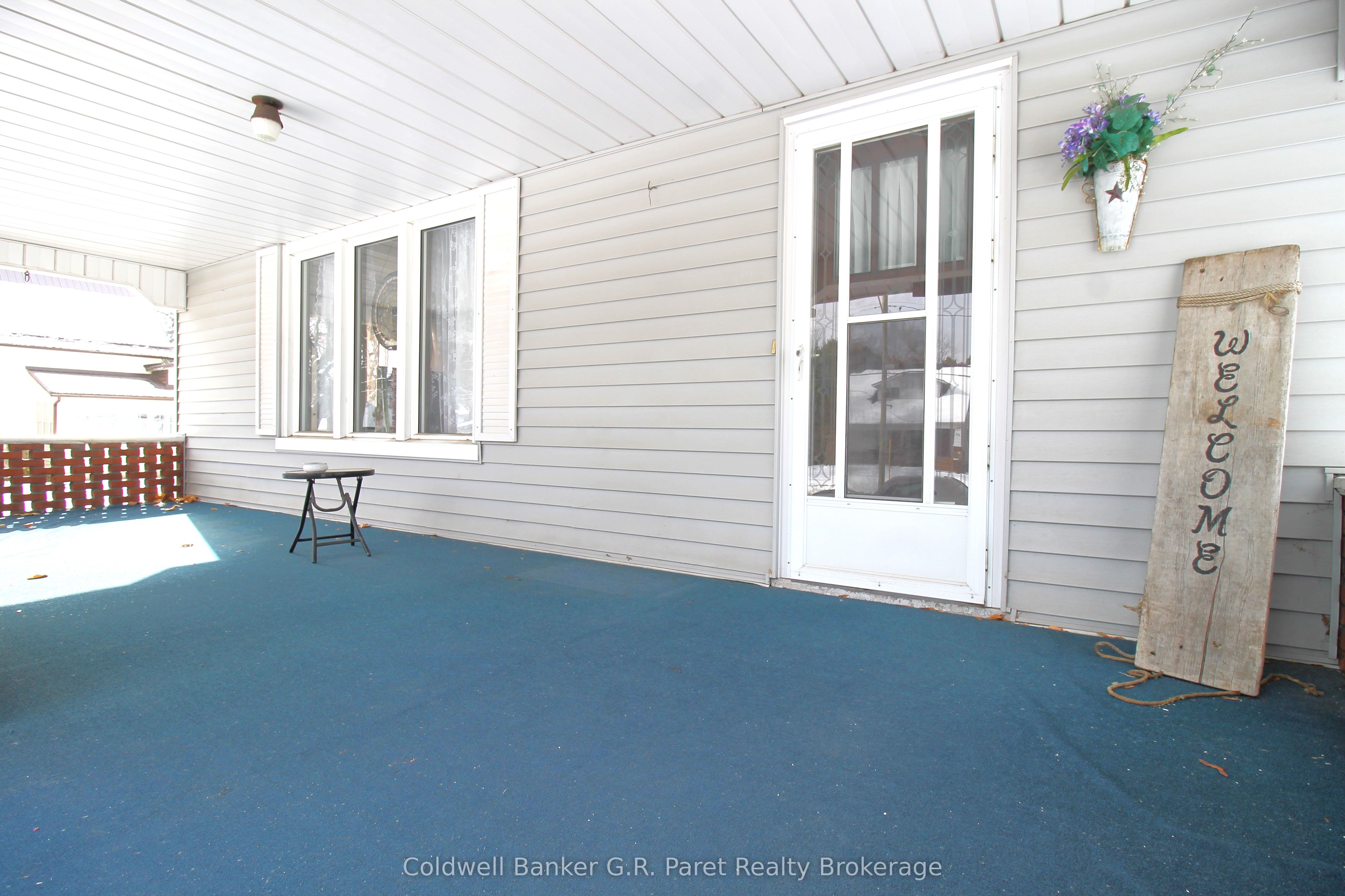 264 John Street S