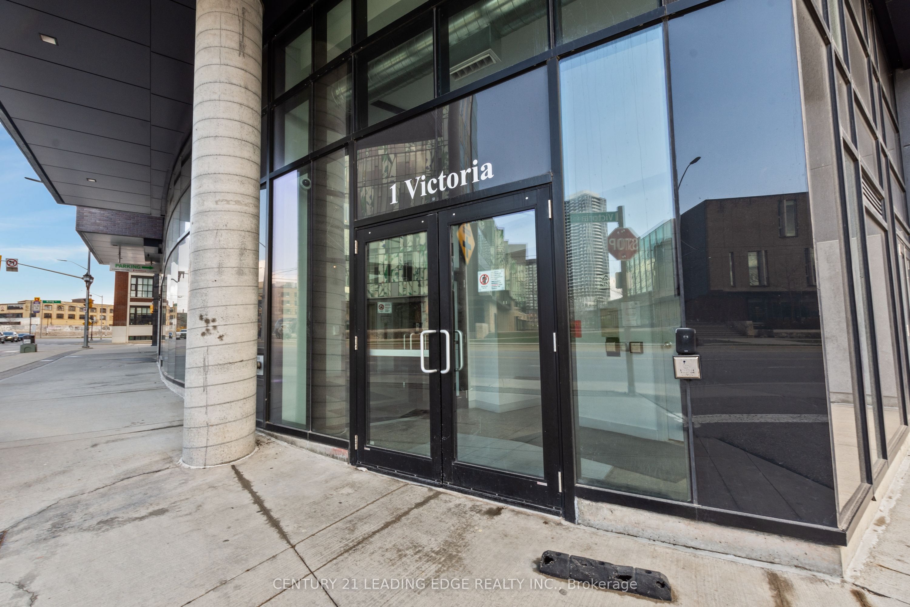 1 VICTORIA Street S 1308