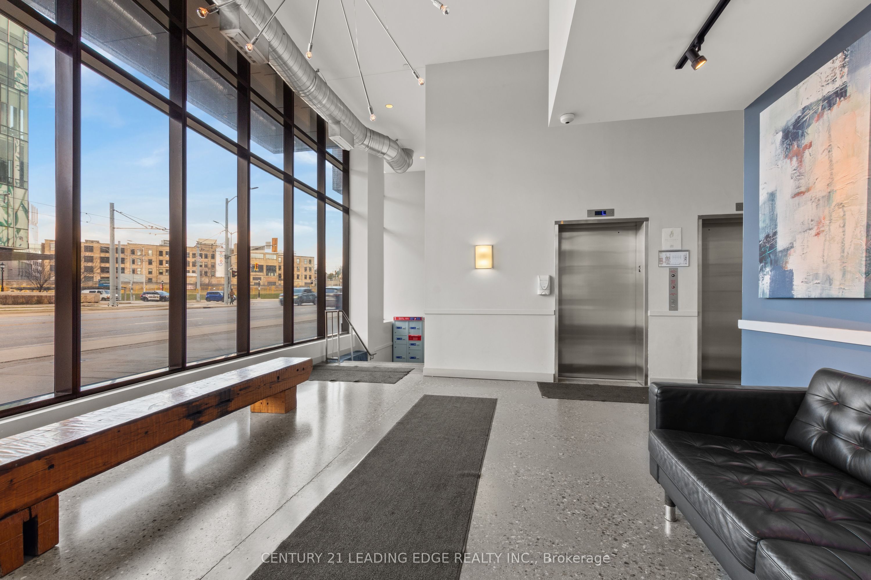 1 VICTORIA Street S 1308