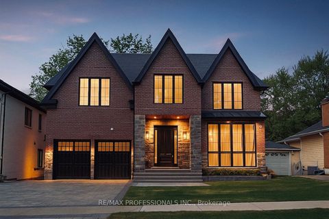 152 Wells Street Aurora ON L4G 1T7