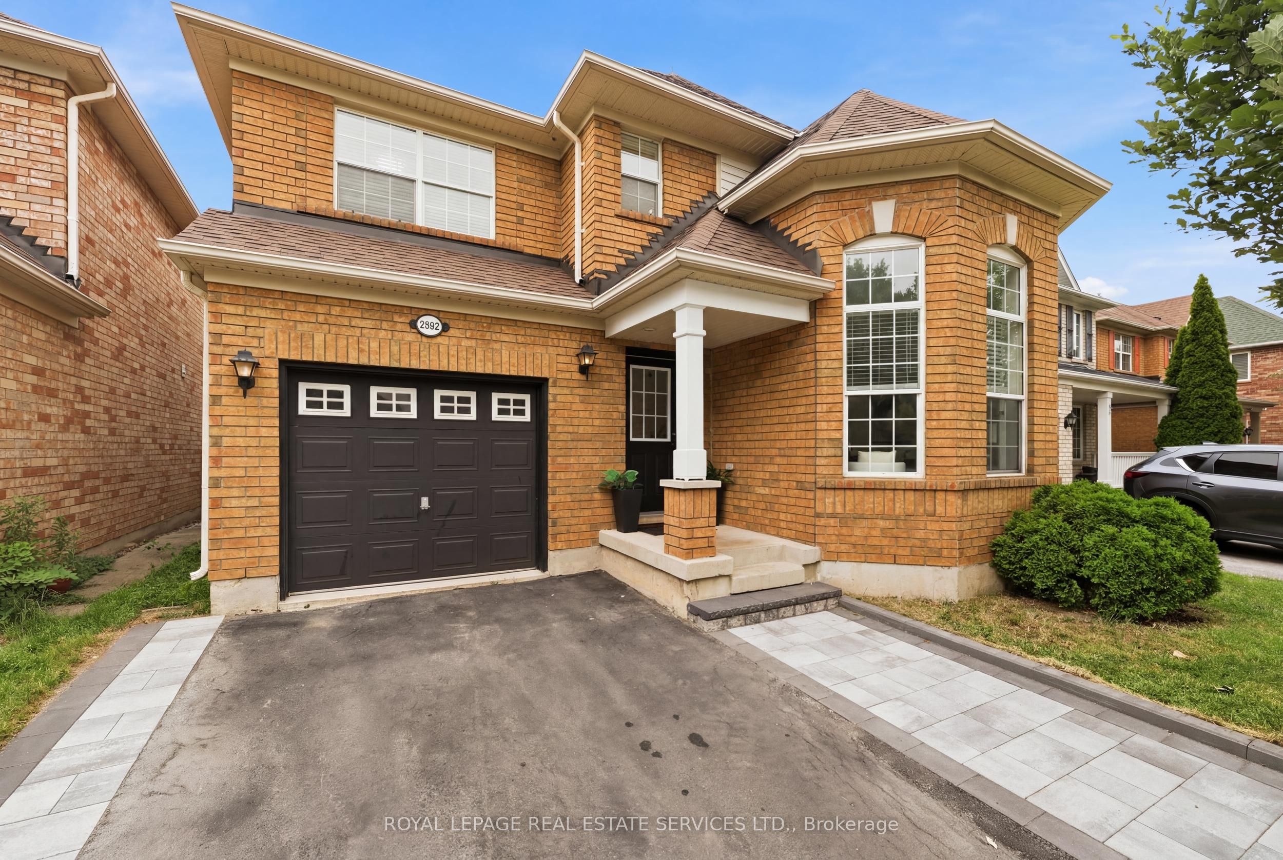 2382 Falkland Crescent