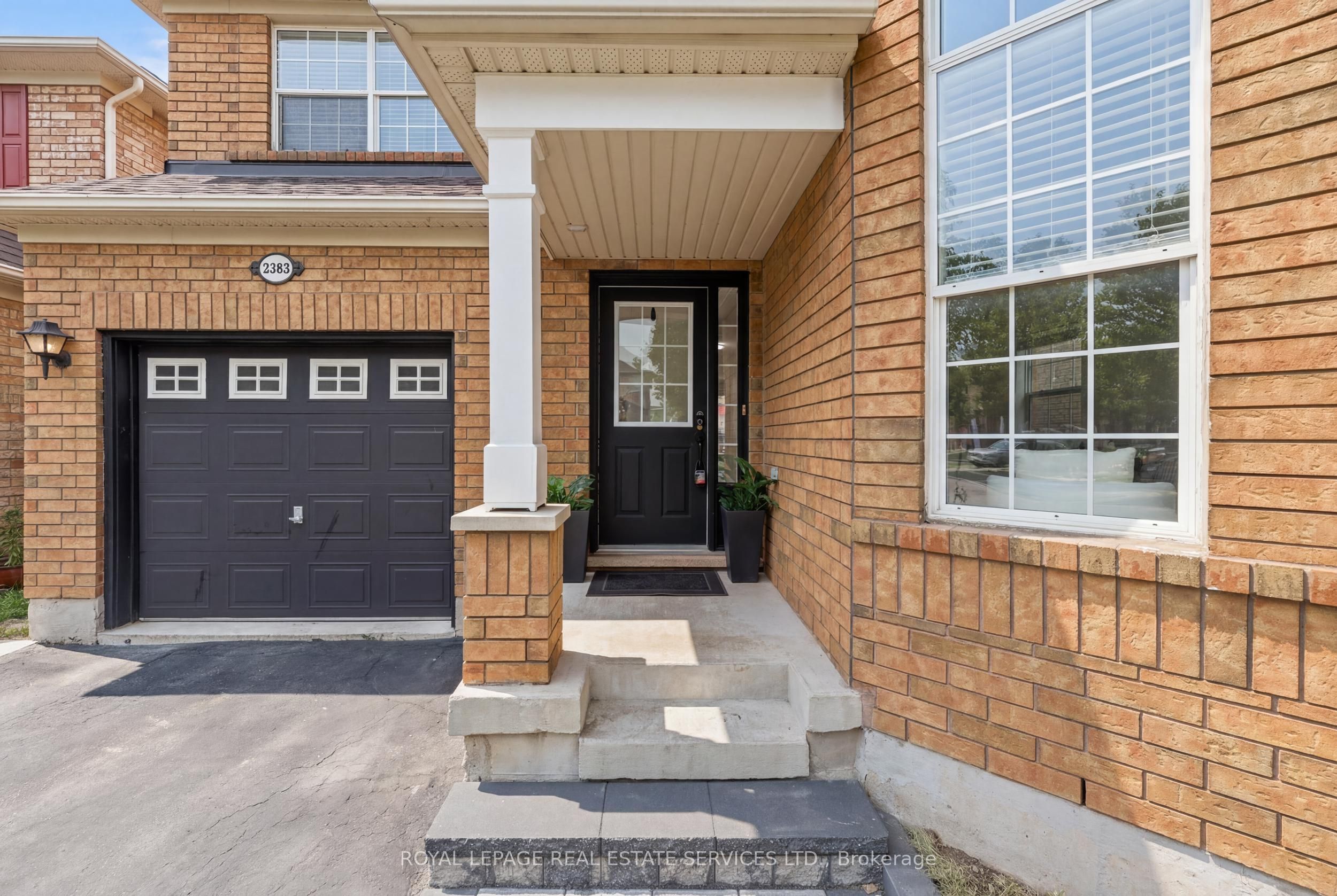 2382 Falkland Crescent