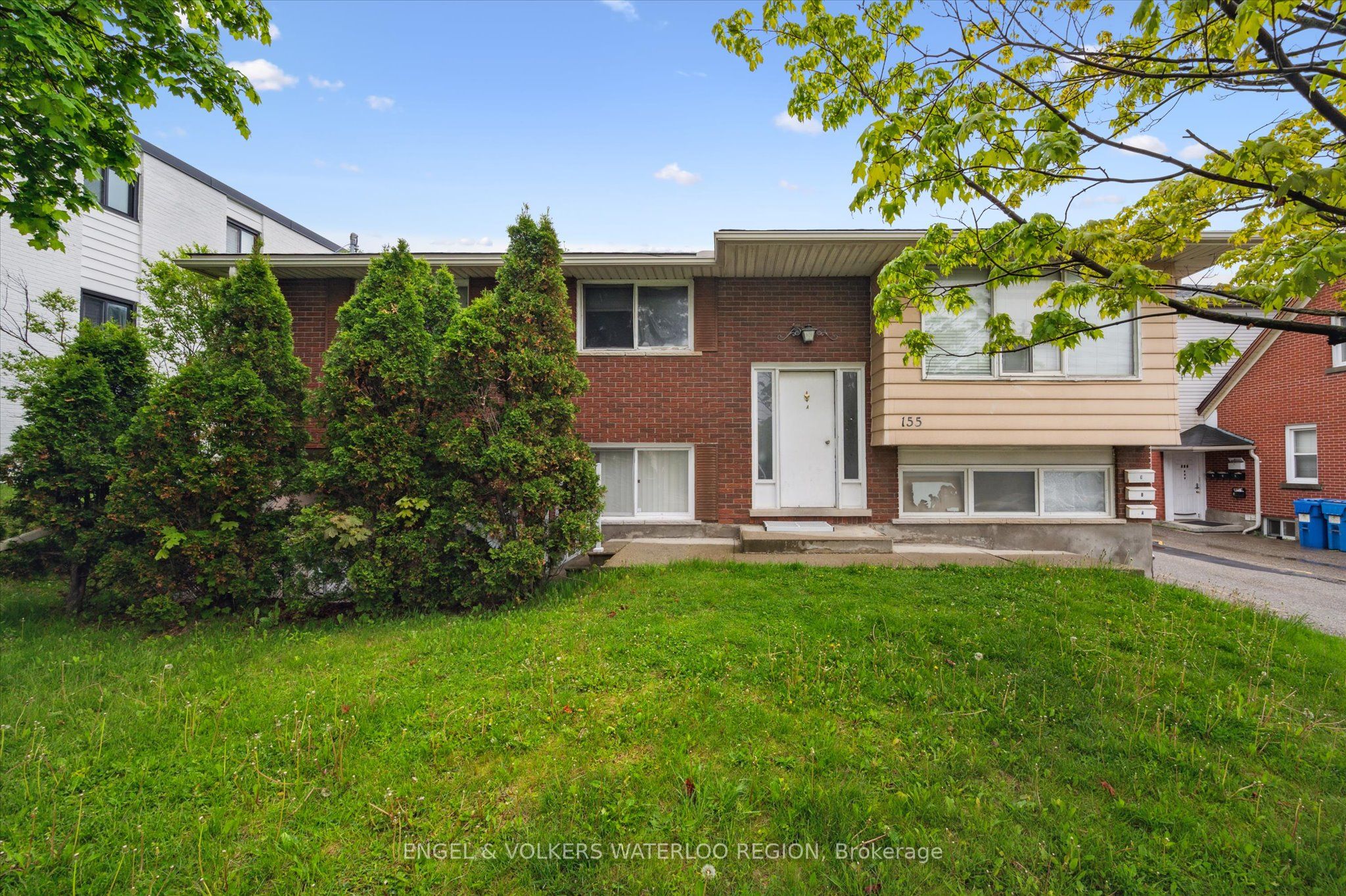 155 University Avenue E