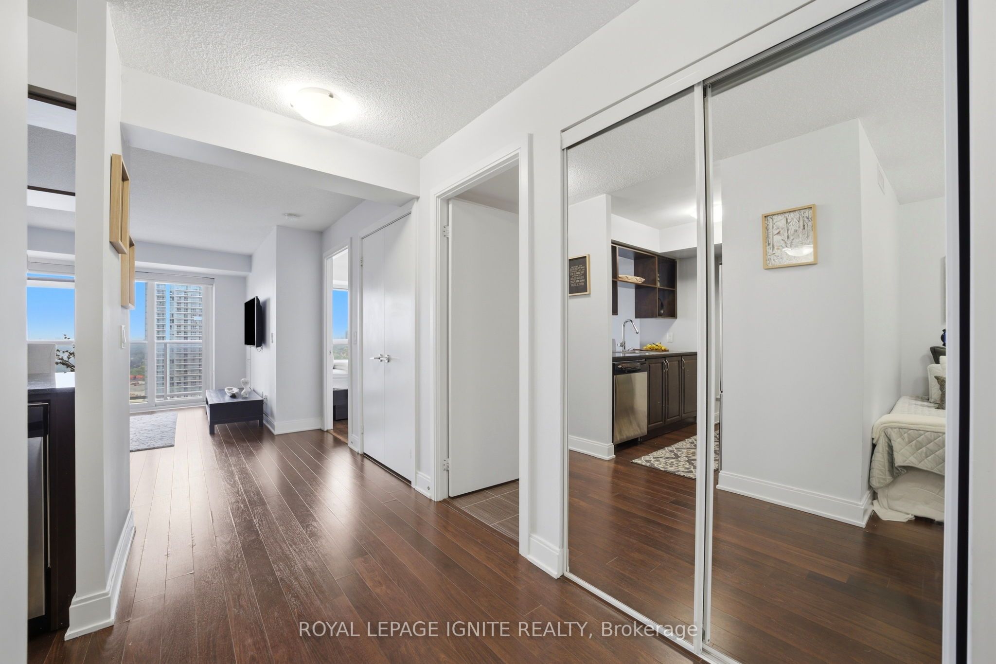 135 Village Green Square 2620