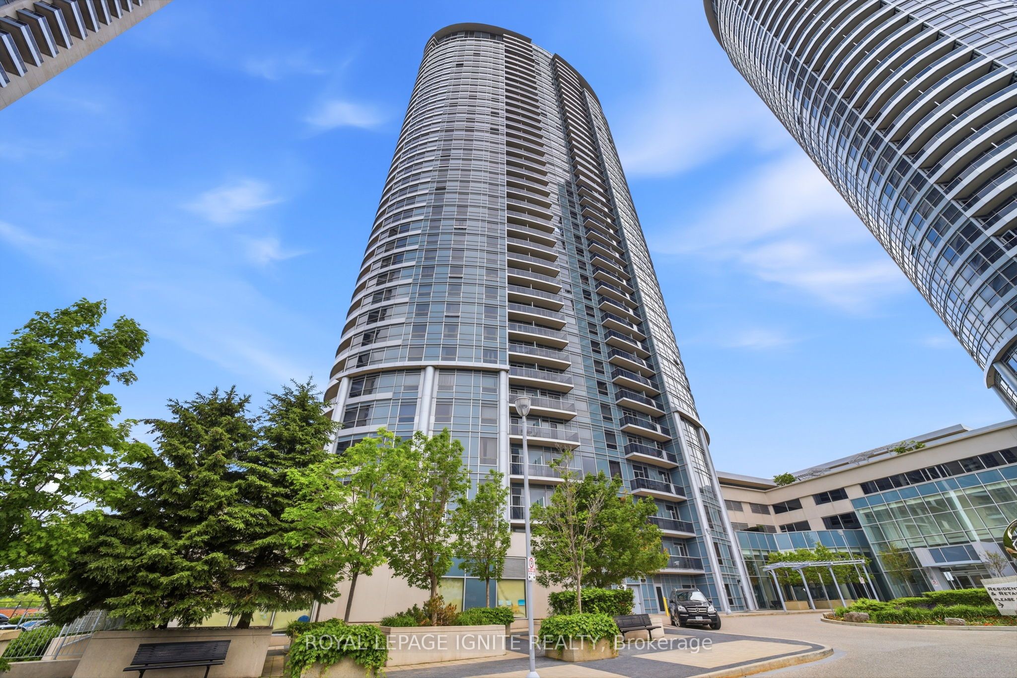 135 Village Green Square 2620