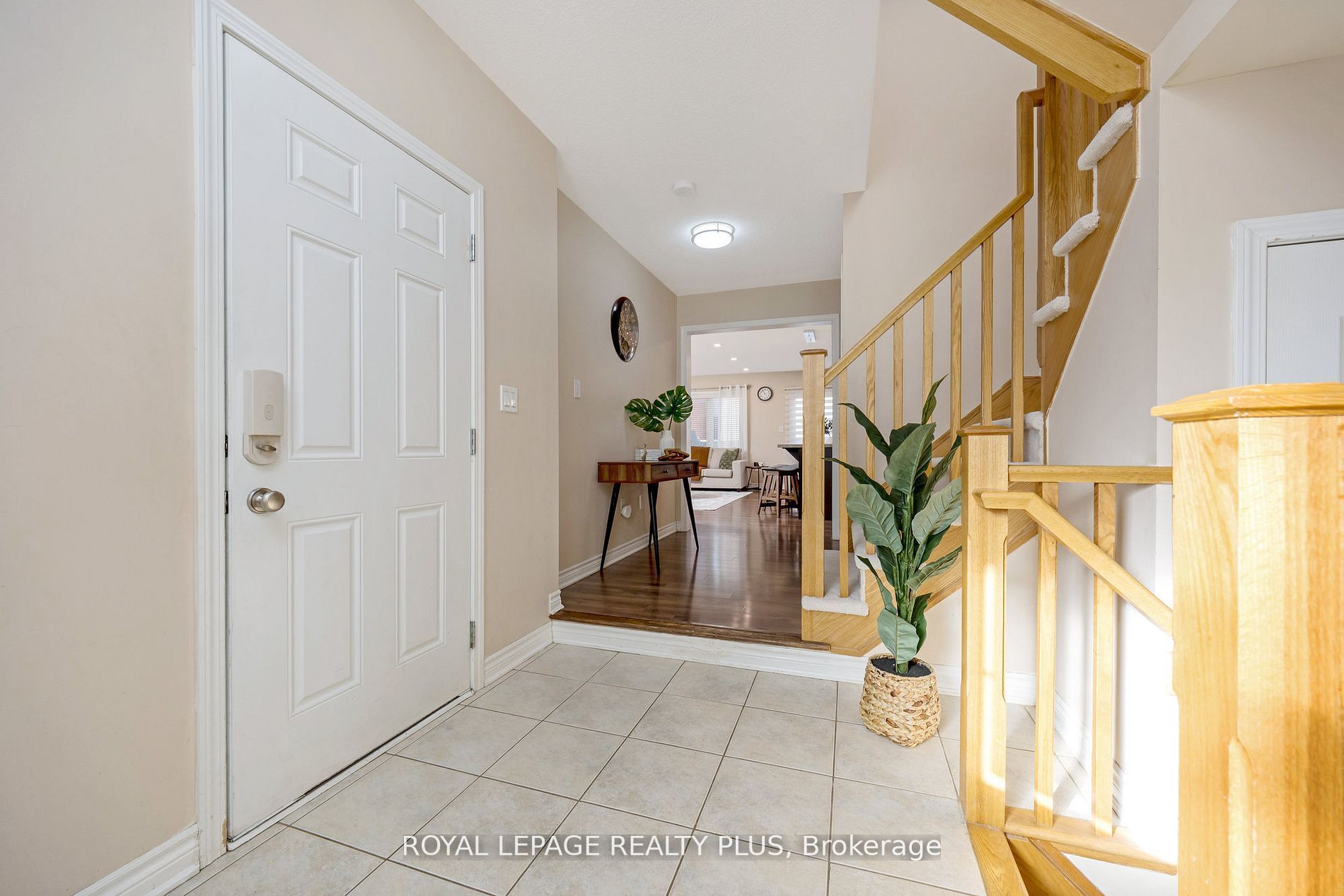1542 Gainer Crescent