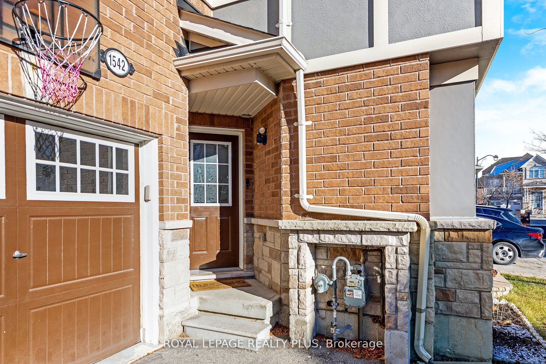 1542 Gainer Crescent