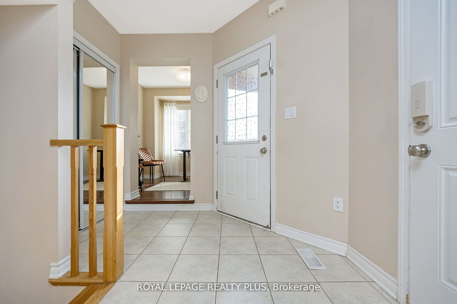 1542 Gainer Crescent