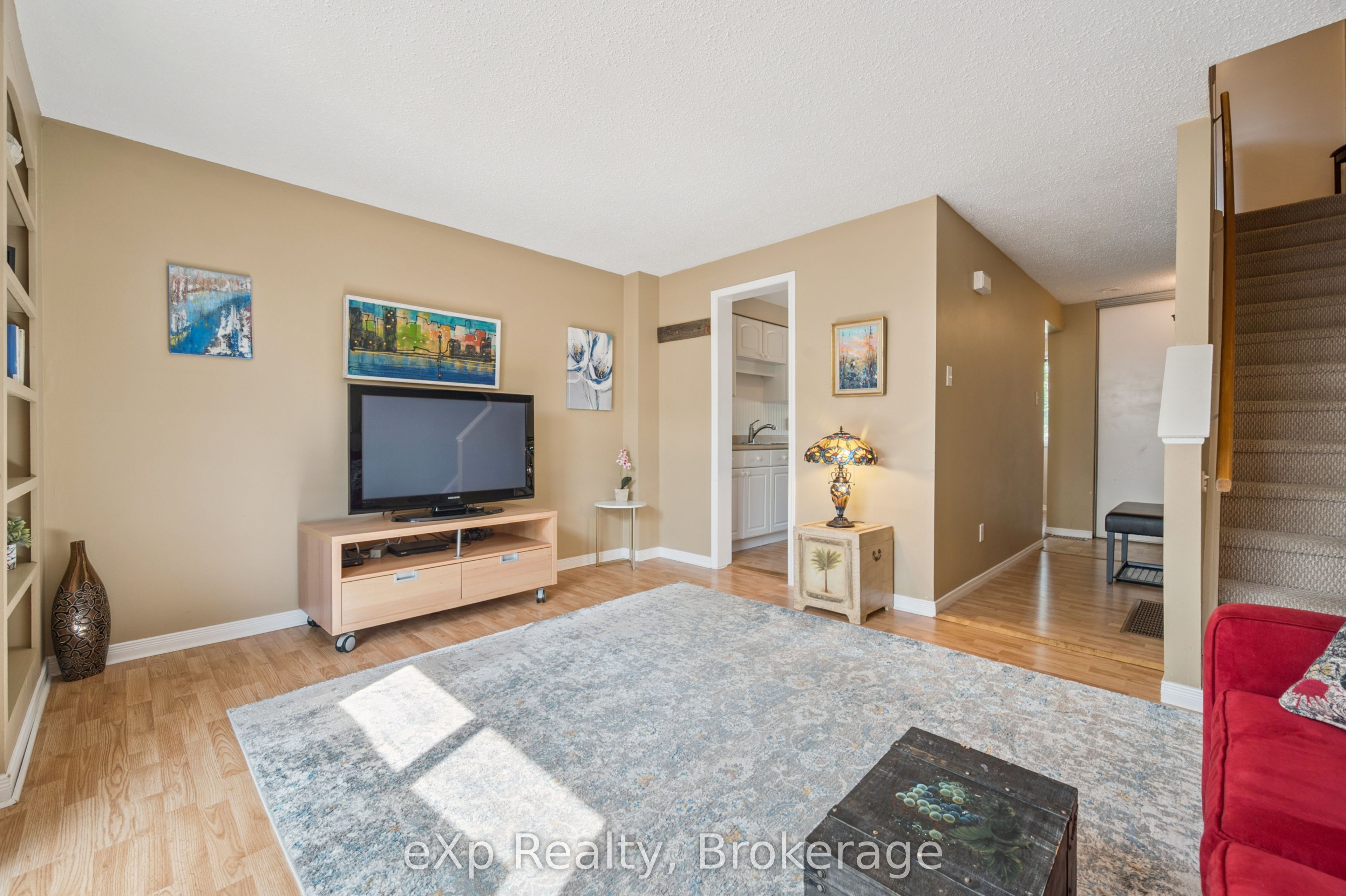40 Silvercreek Parkway N 44