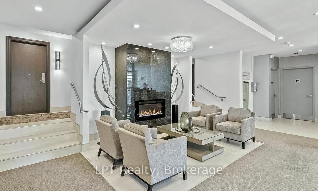 340 Watson Street W 815