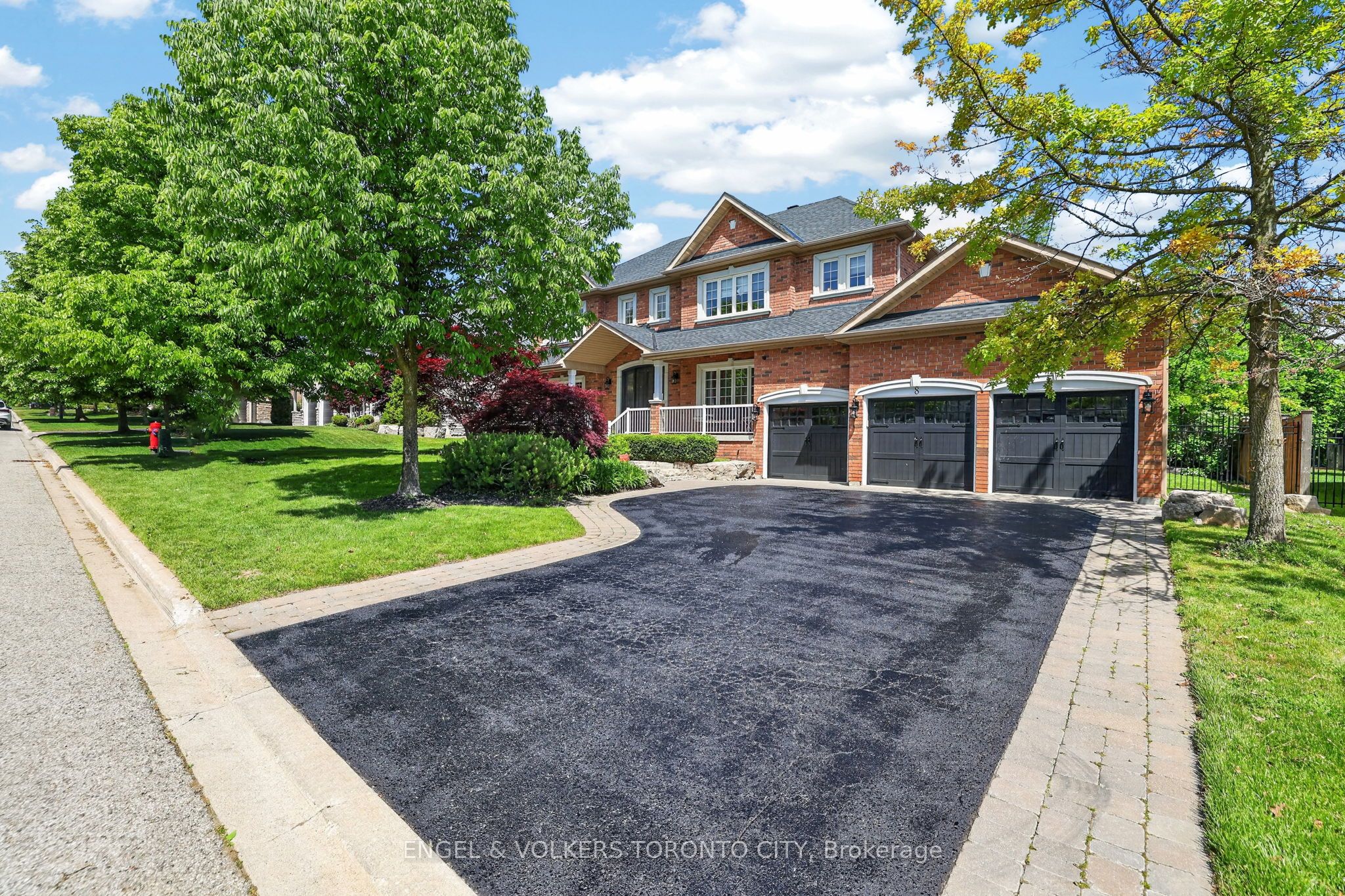 8 Duncton Wood Crescent