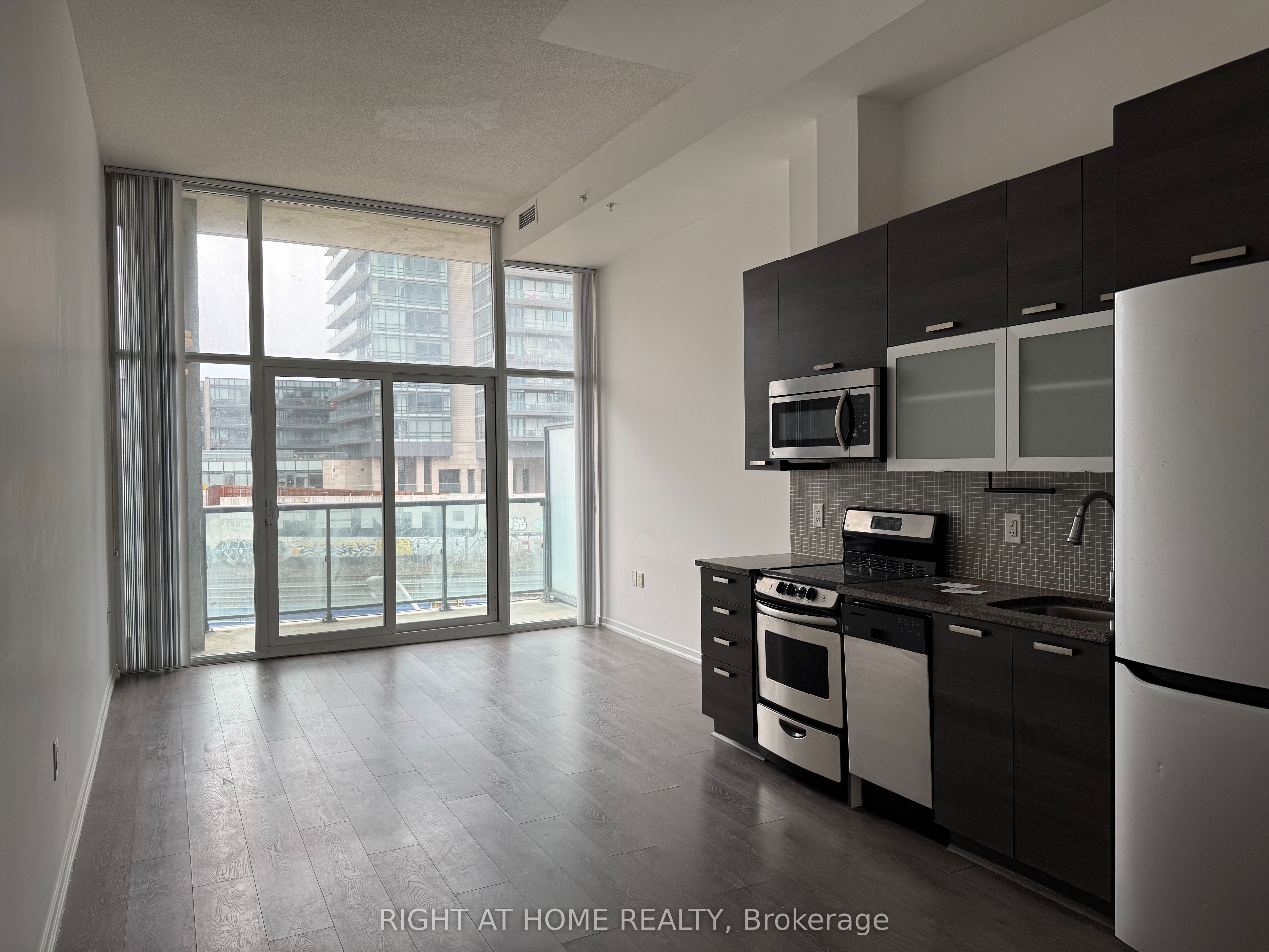 36 Lisgar Street 321