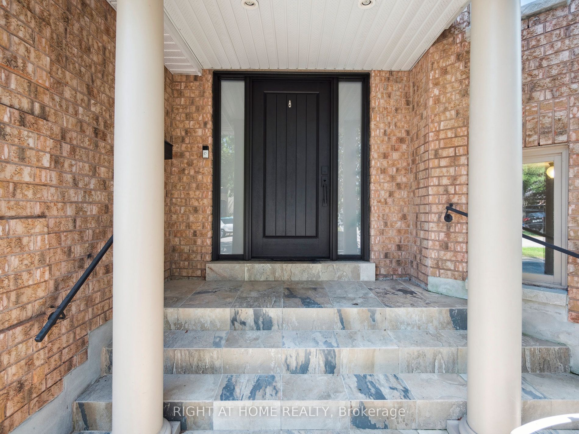 100 Carlyle Crescent