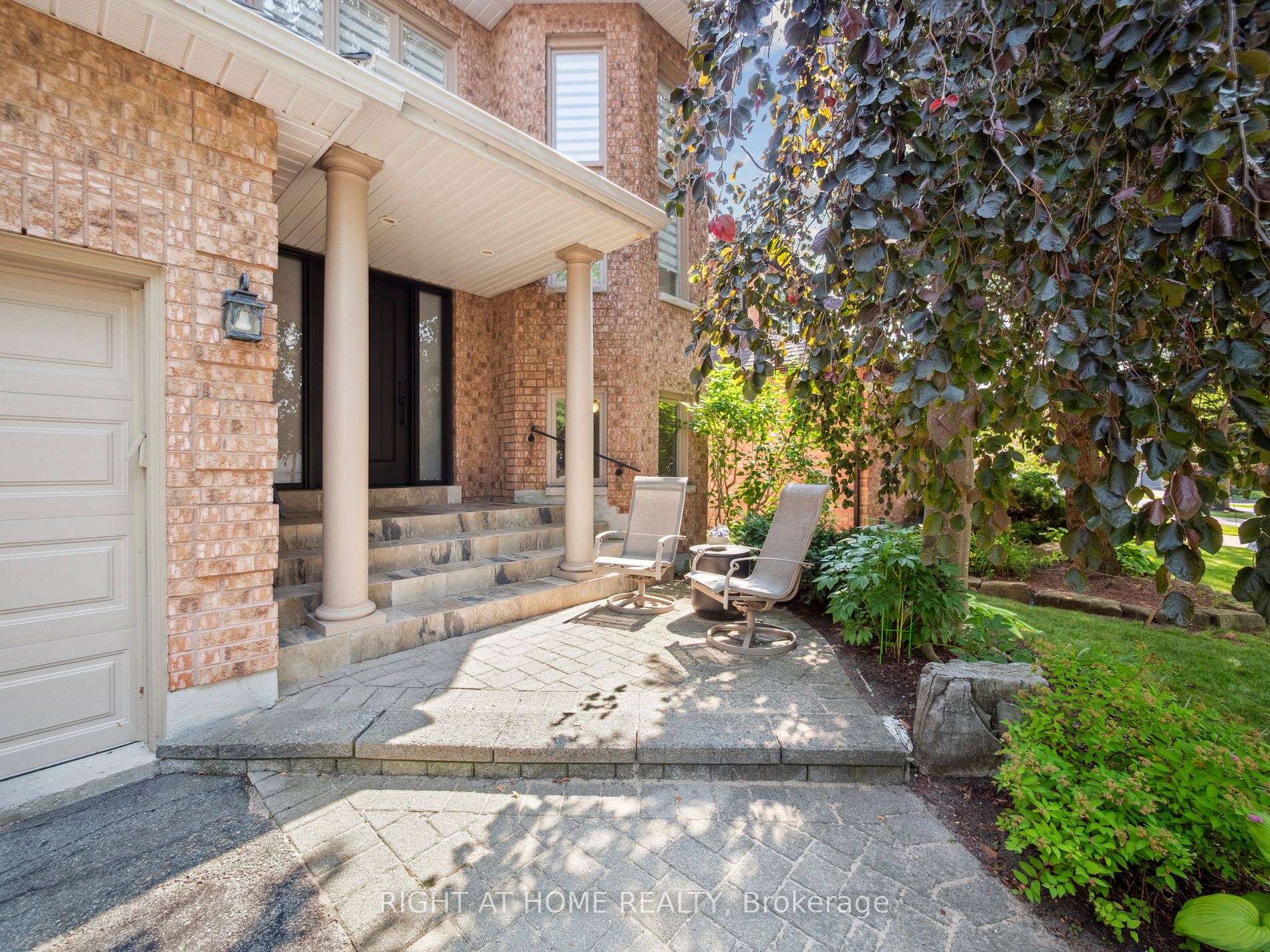 100 Carlyle Crescent