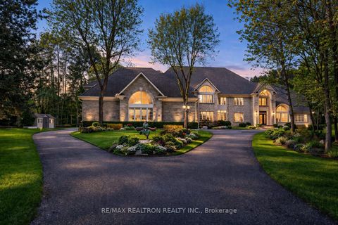 65 Offord Crescent Aurora ON L4G 3G8