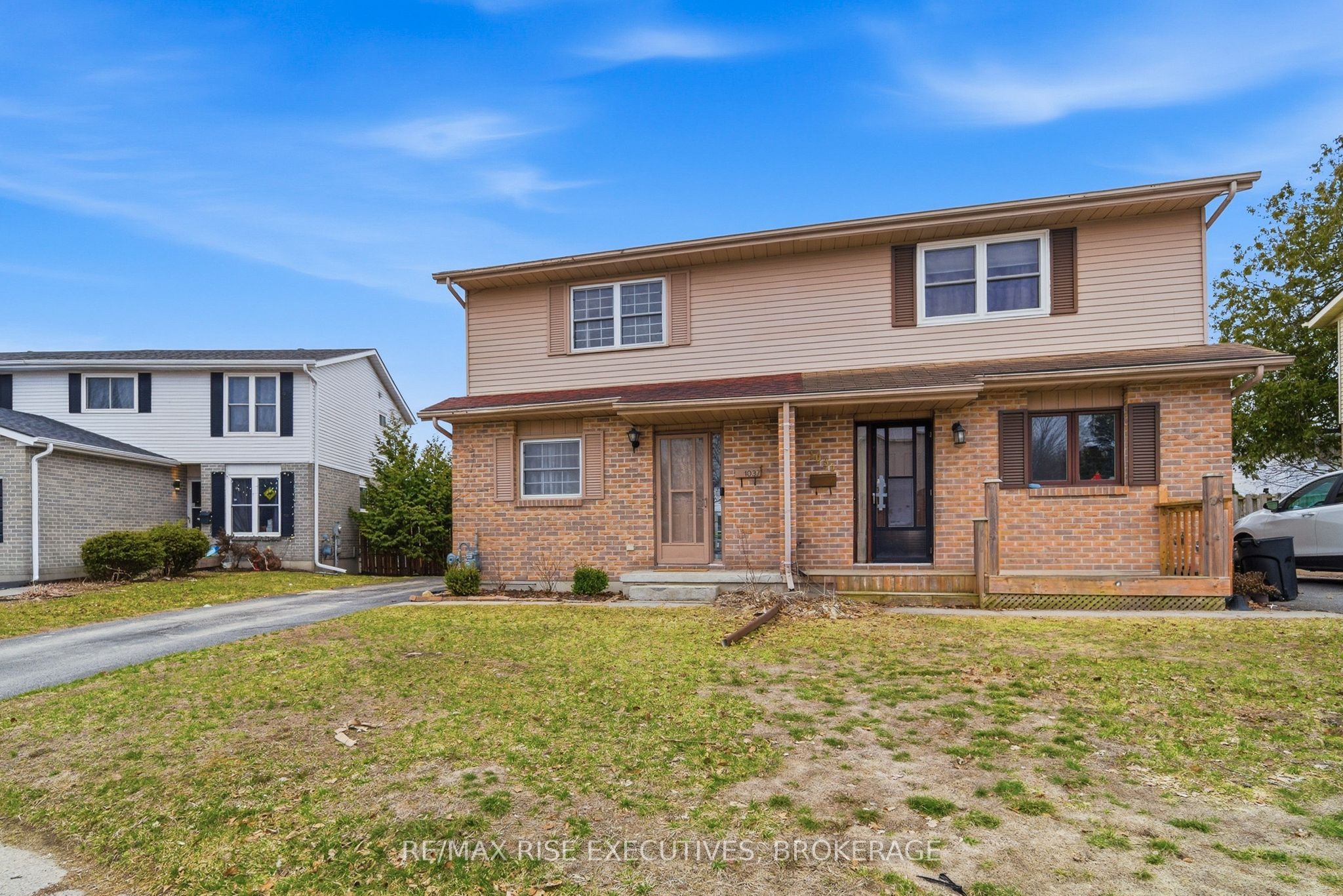 1037 Hickorywood Crescent