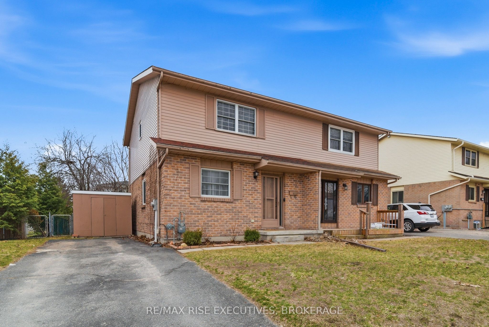 1037 Hickorywood Crescent