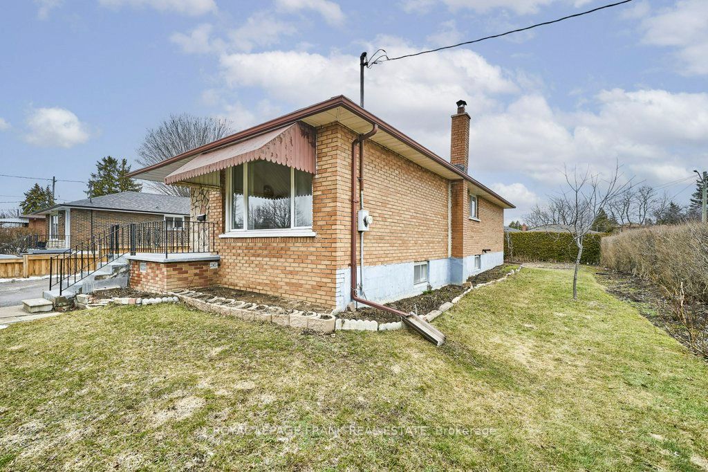 117 Waverly Street S