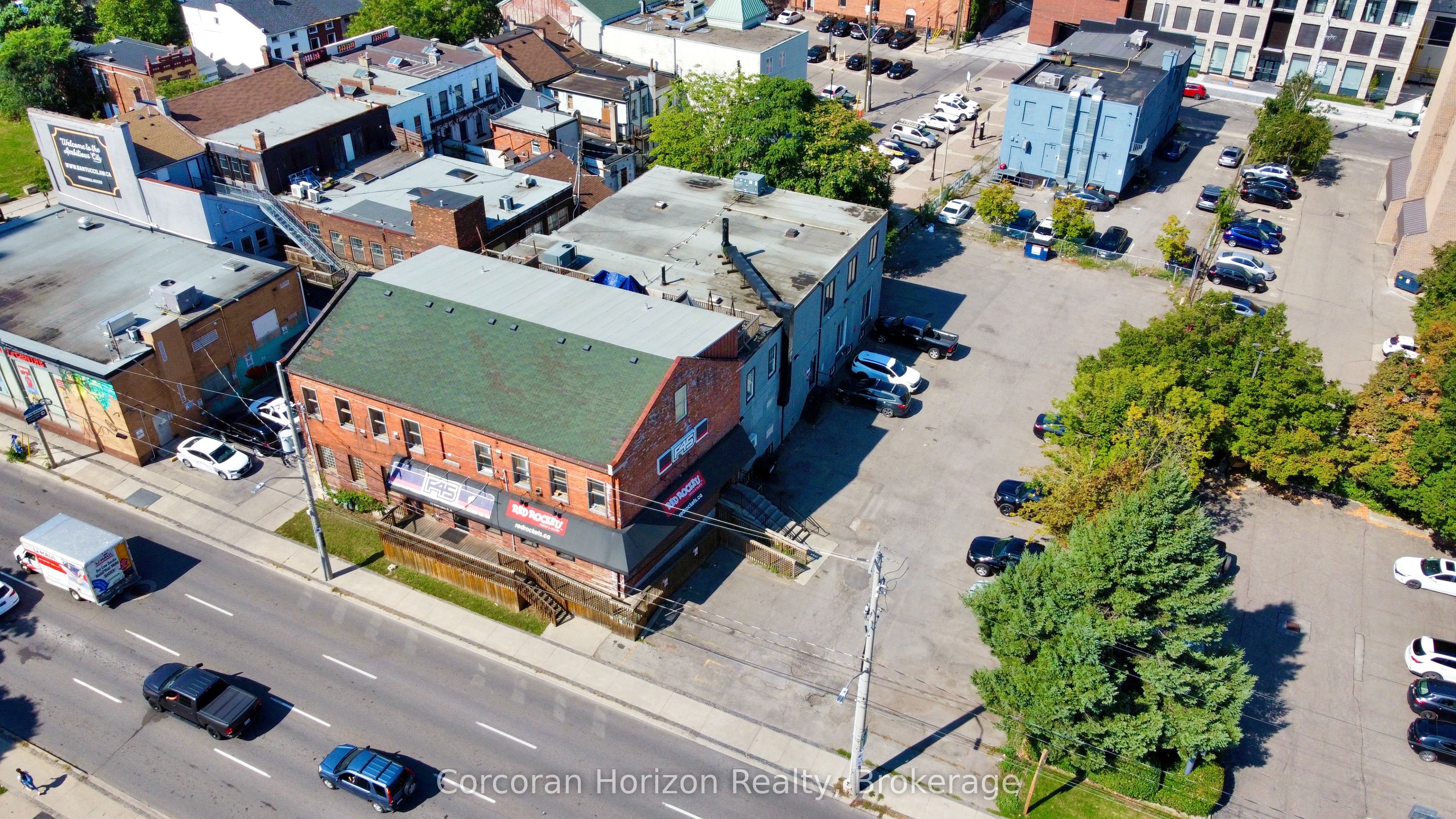 15 WELLINGTON Street N