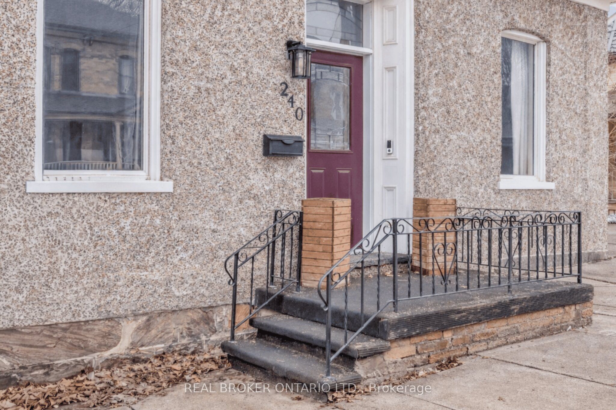 240 Elizabeth Street W