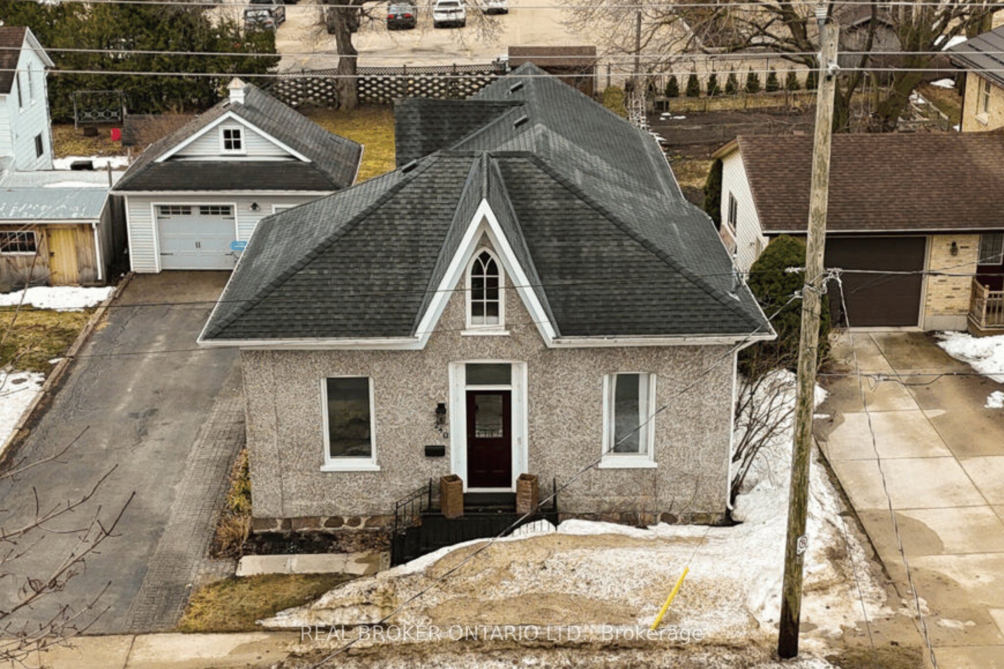 240 Elizabeth Street W