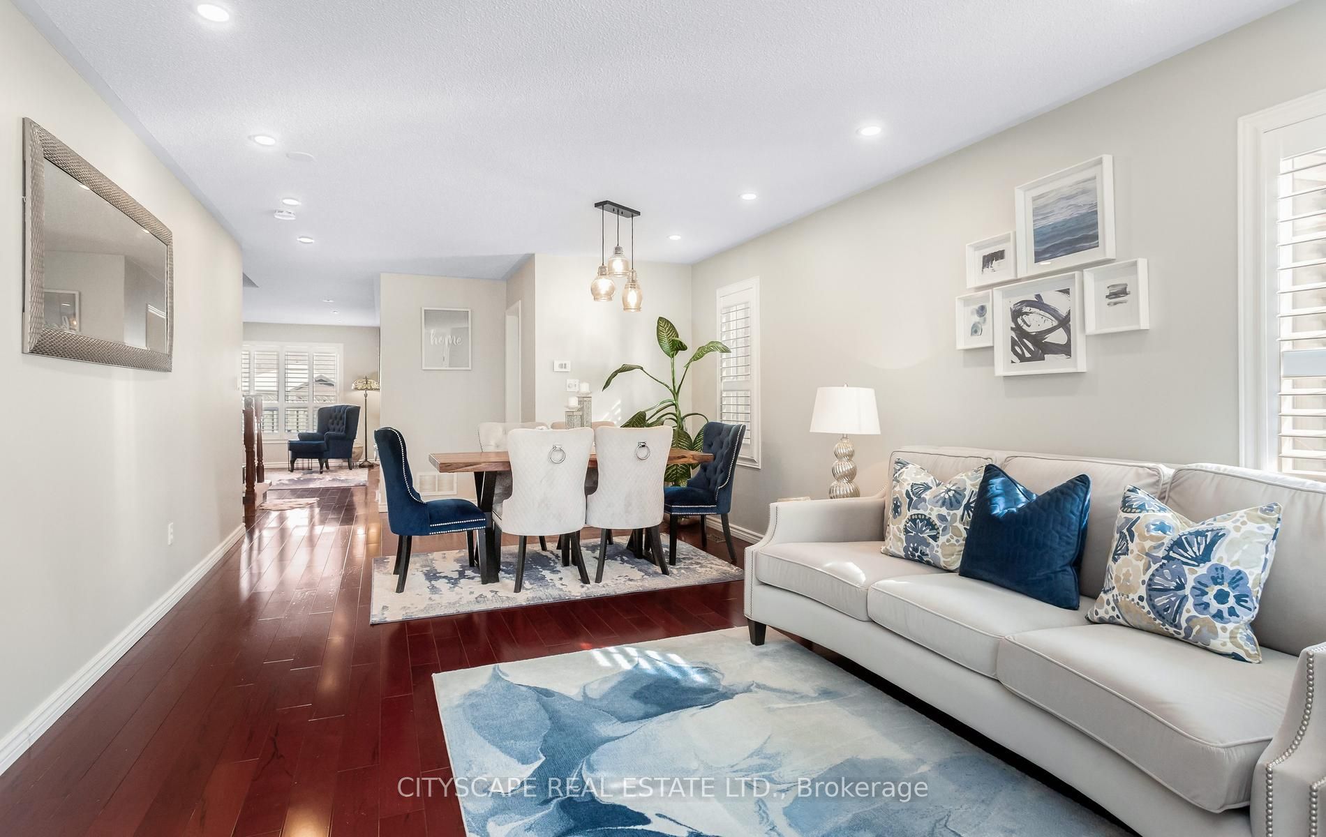 3324 Equestrian Crescent