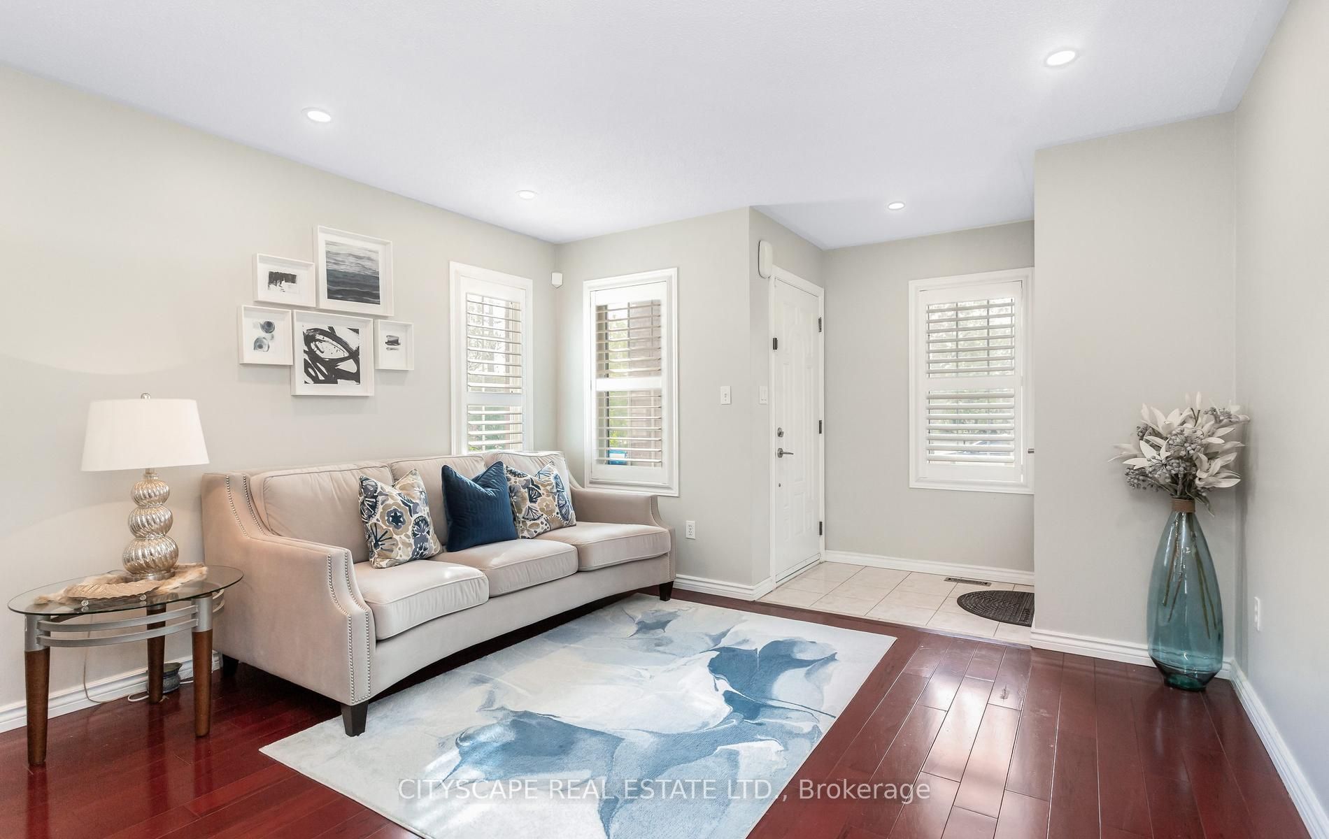 3324 Equestrian Crescent