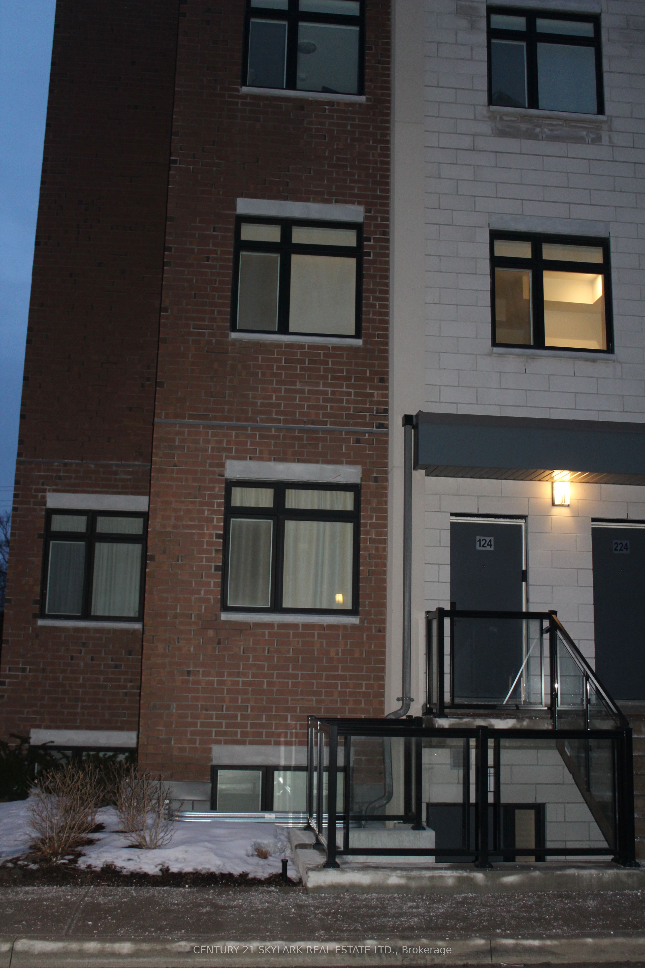 1070 Douglas McCurdy Common 124