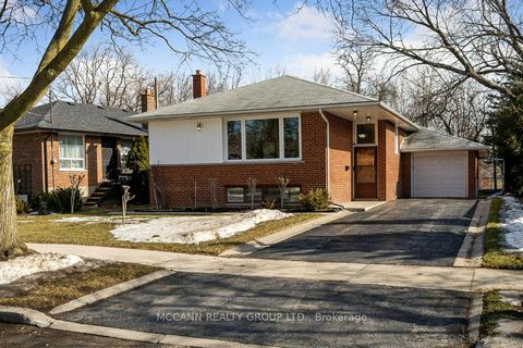 121 Wincott Drive Toronto W09 ON M9R 2P5