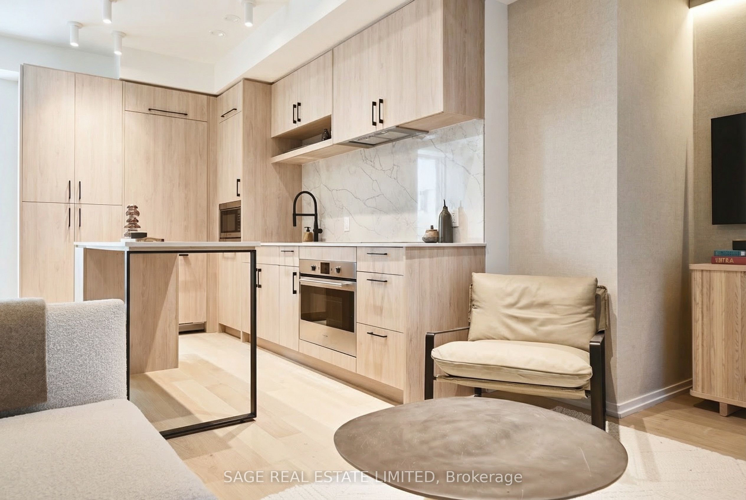 109 Erskine Avenue 101