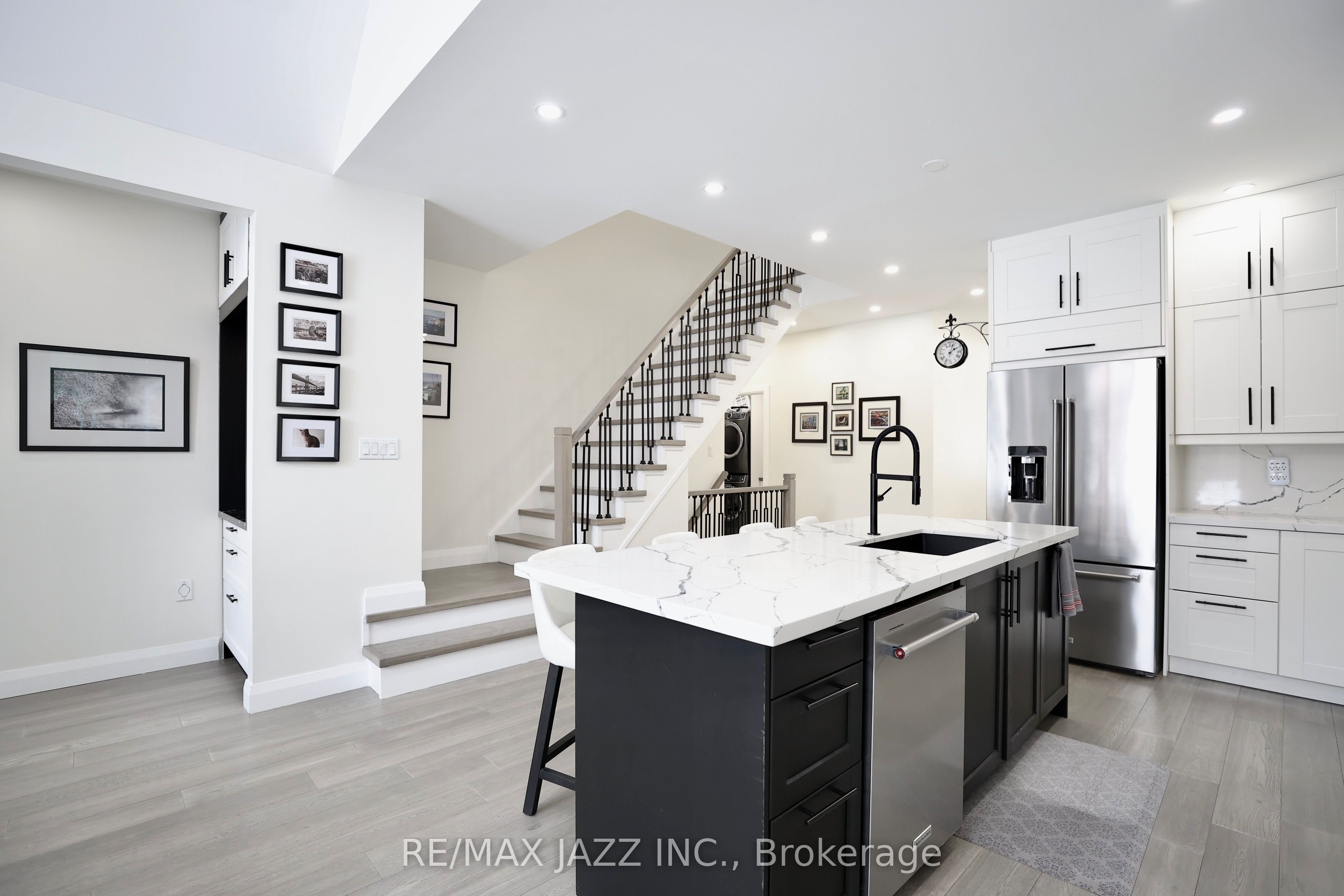 1334 Harlstone Crescent