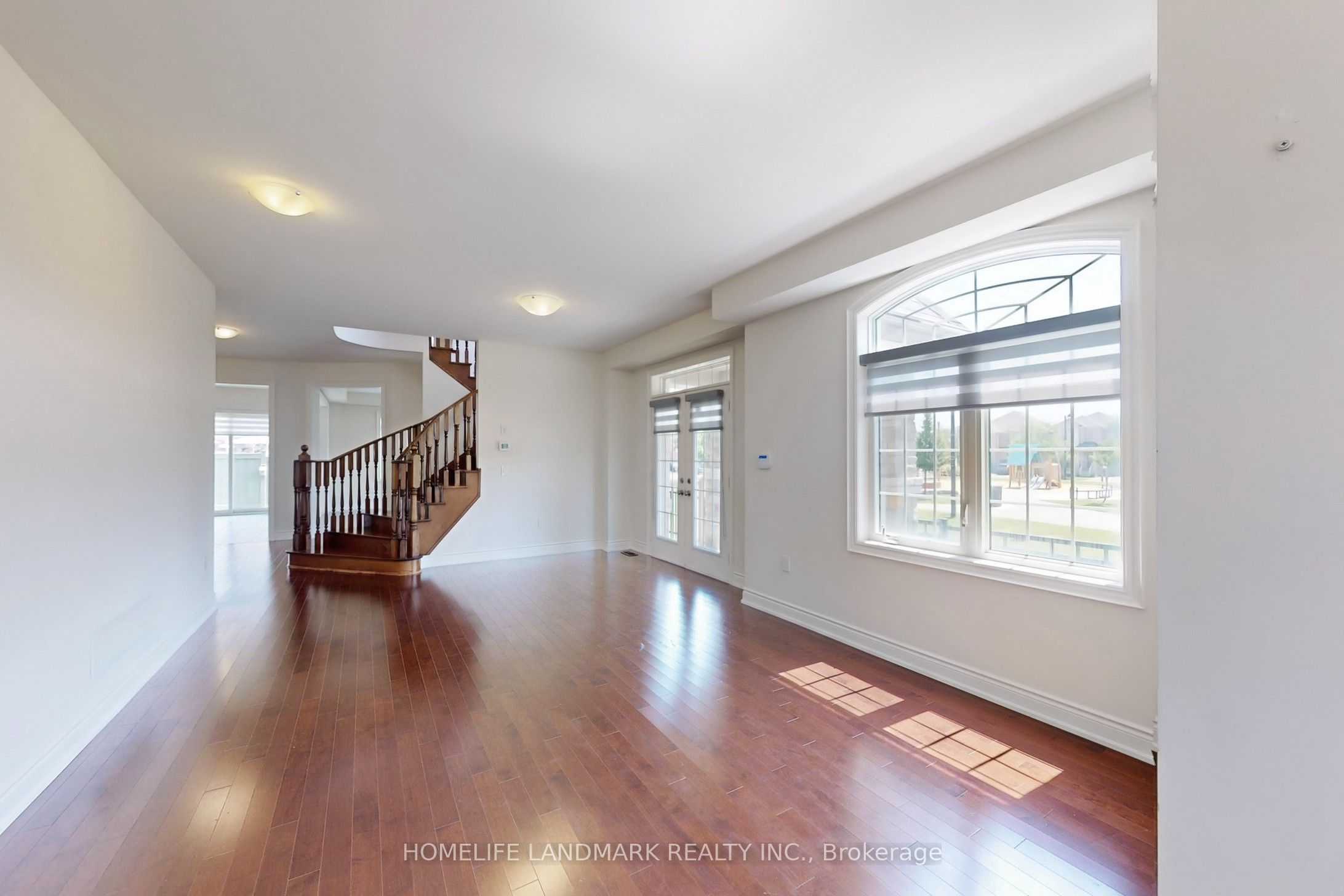 1533 Devine Point