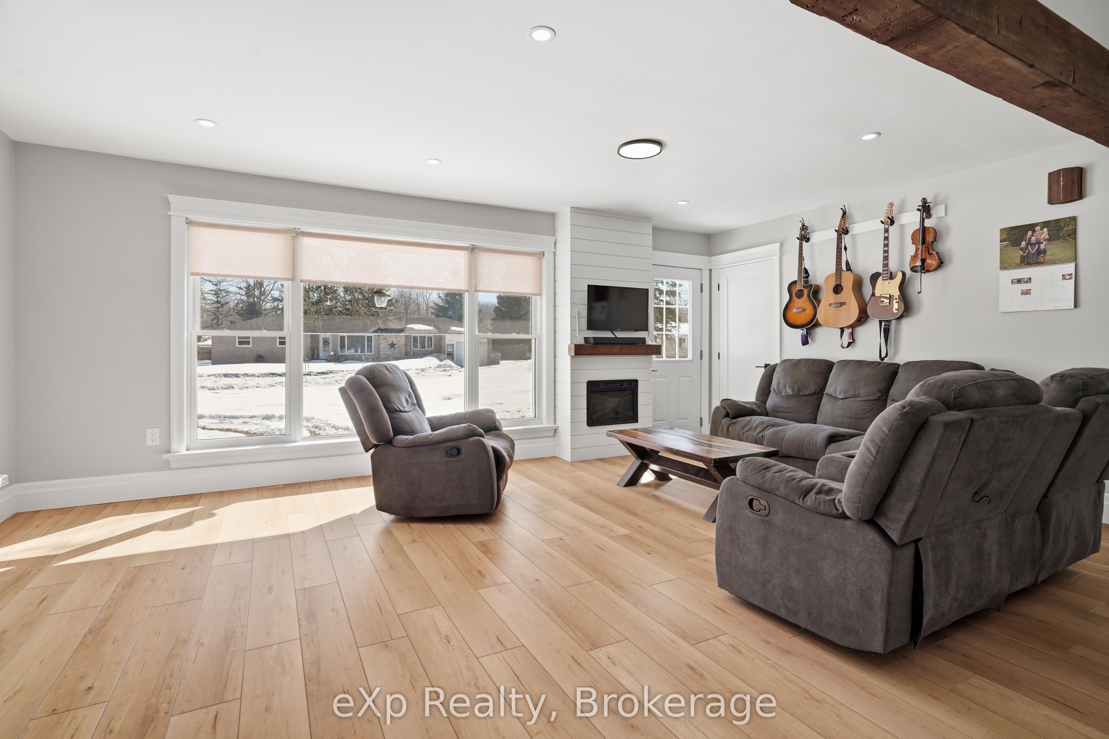 93 Elma Centre Street